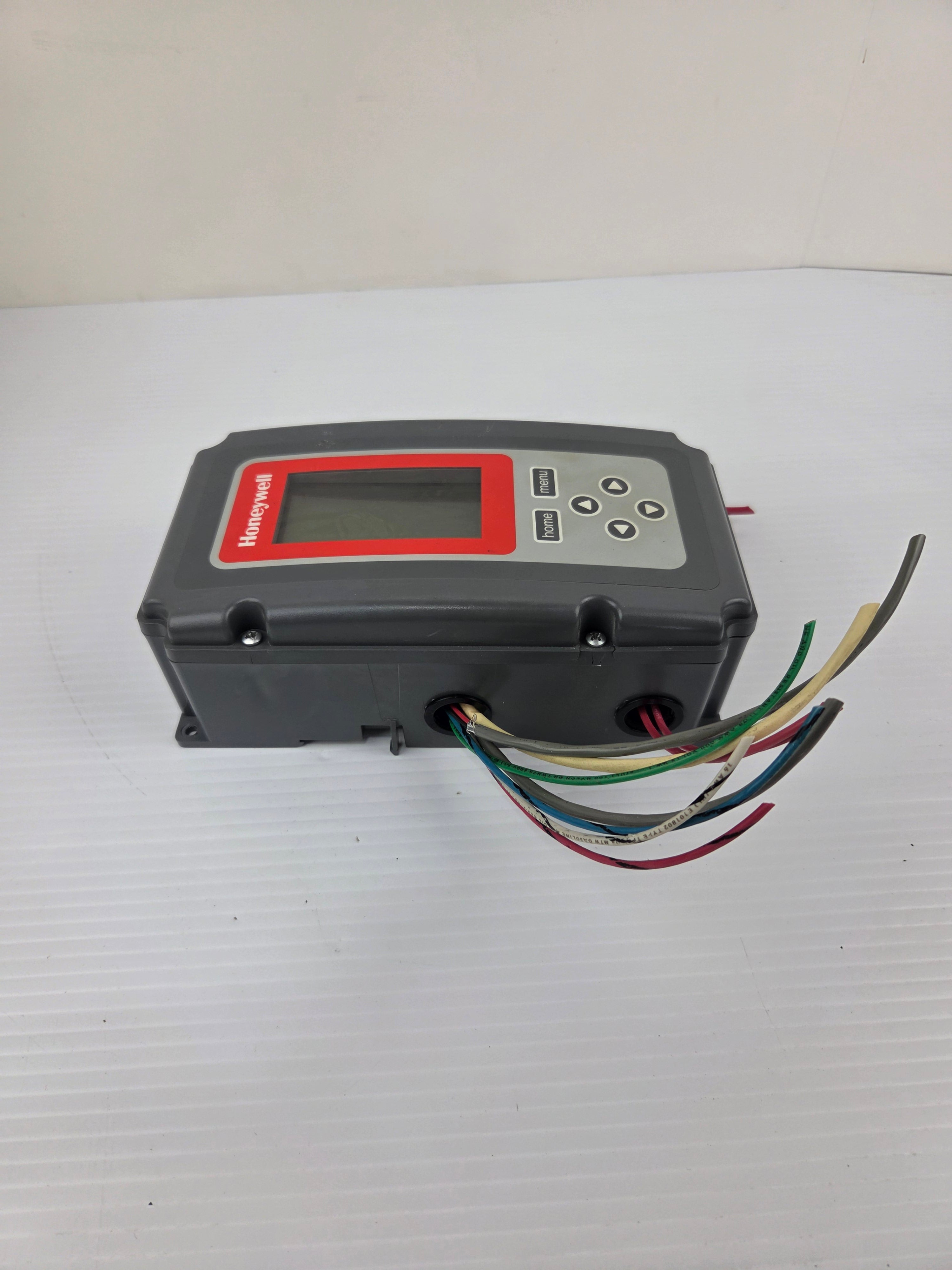 Honeywell T775M2048 Temperature Controller