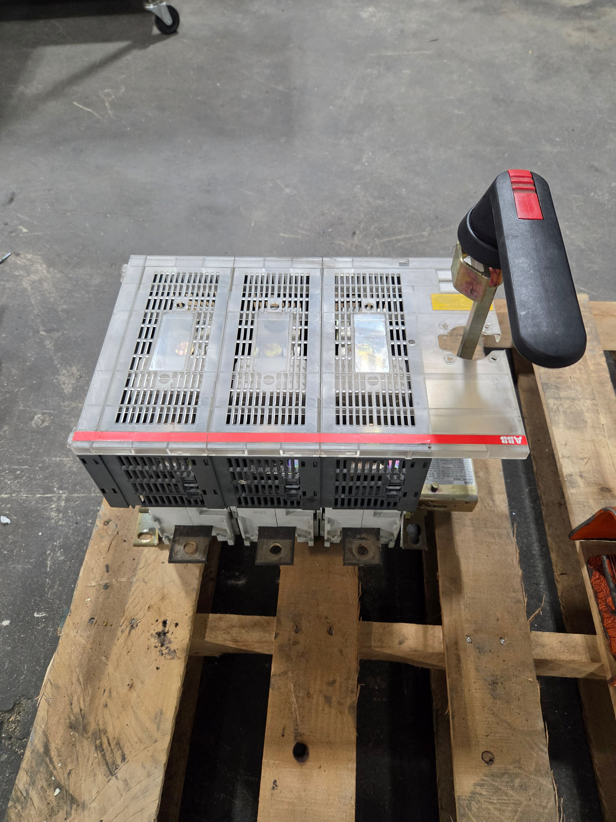 ABB OES800L3 Fusible Disconnect Switch 3 Pole 600VAC 800A w/ Fuses On/Off Switch
