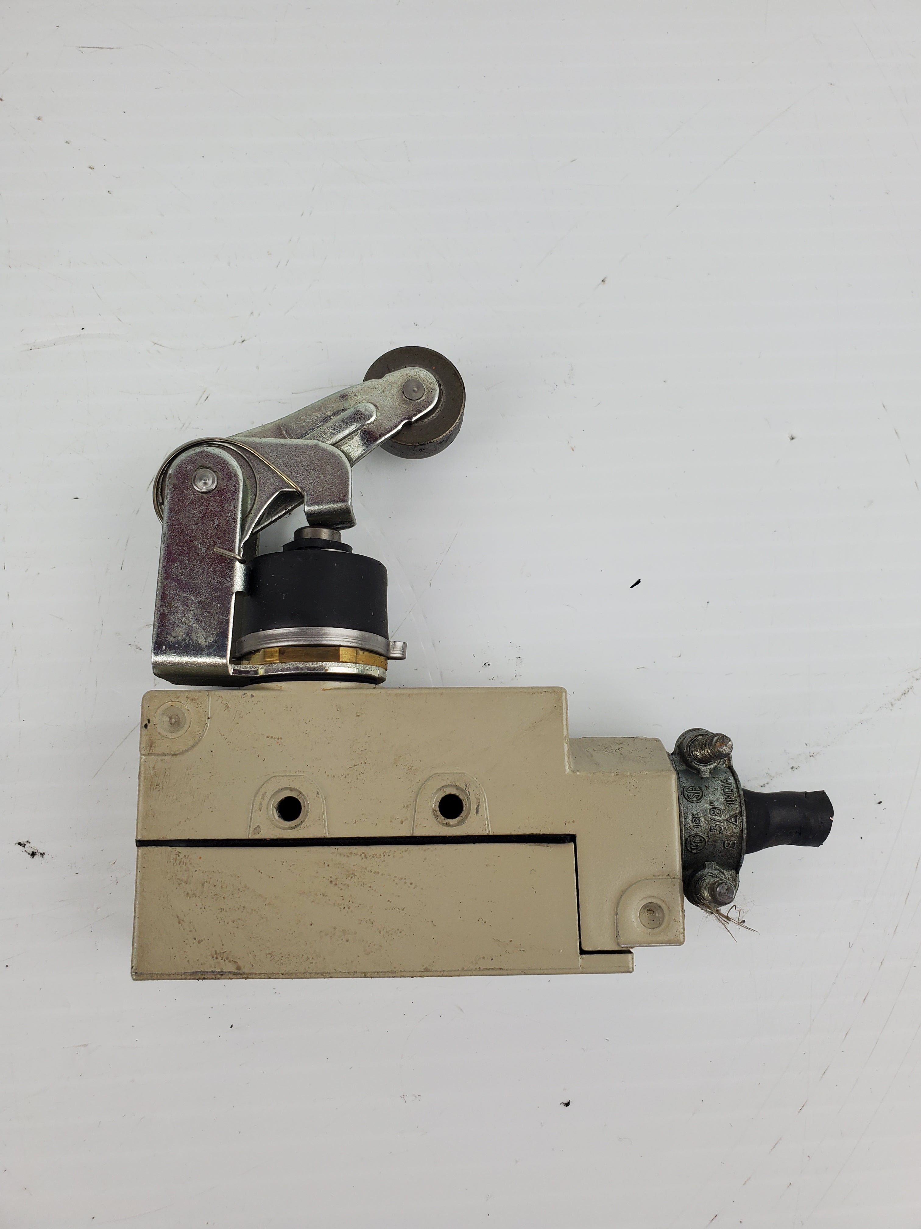 Omron ZE-NA2-2S Limit Switch 10A 250VAC