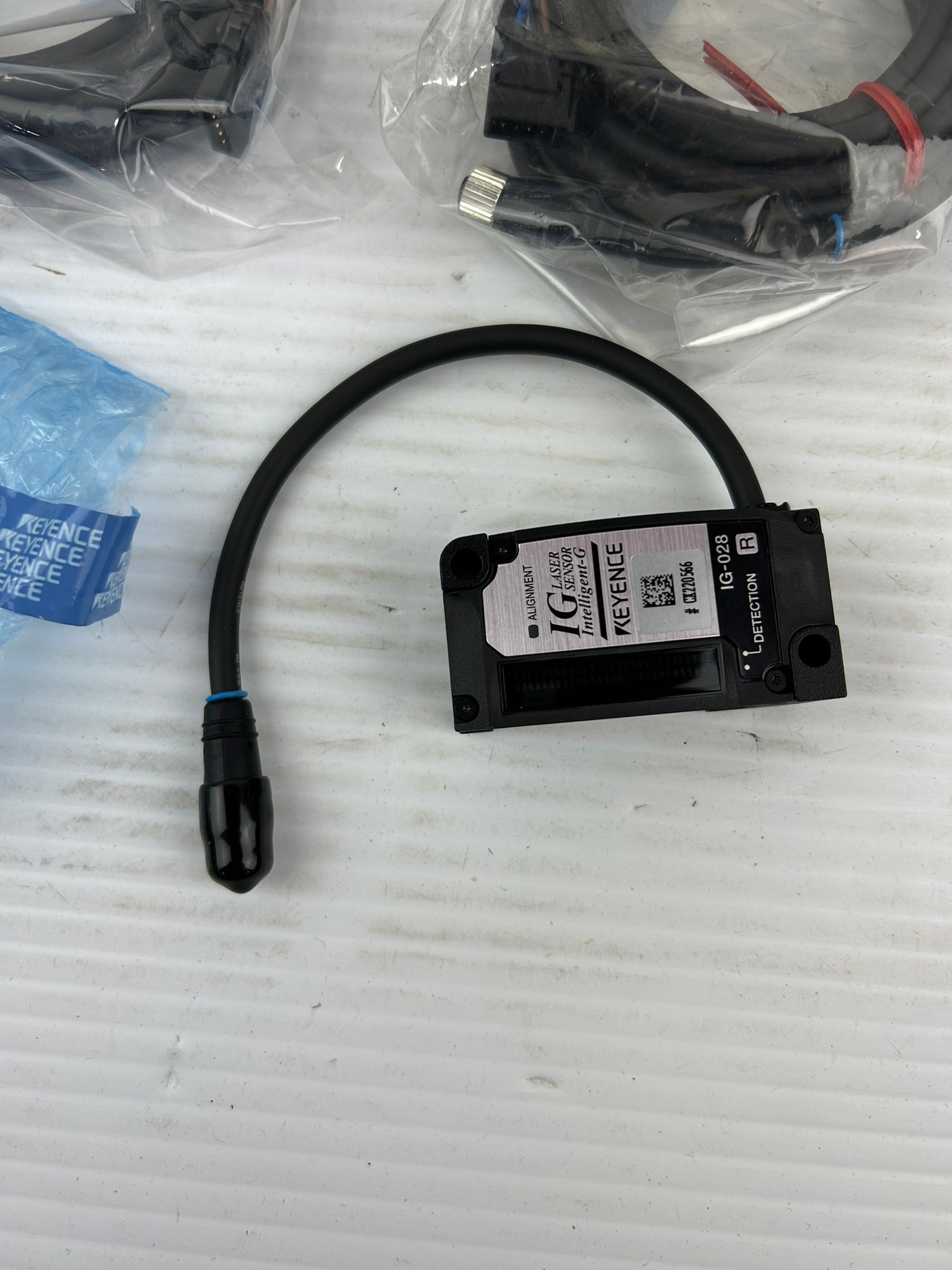 Keyence IG-028 CMOS Laser Displacement Sensor Head with Cables IG-O28