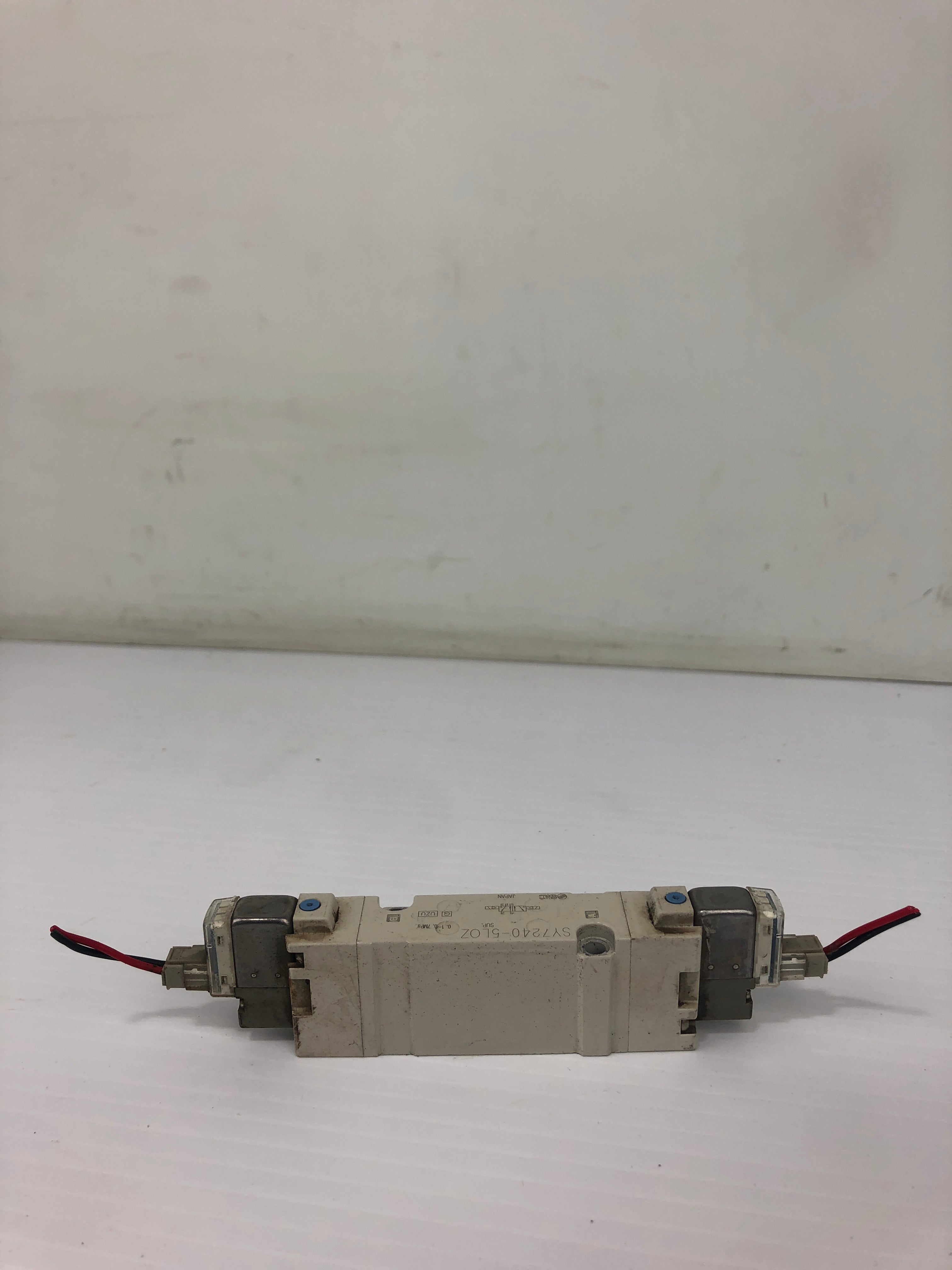 SMC SY7240-5L0Z Solenoid Valve 0.1~0.7MPa - Lot of 2