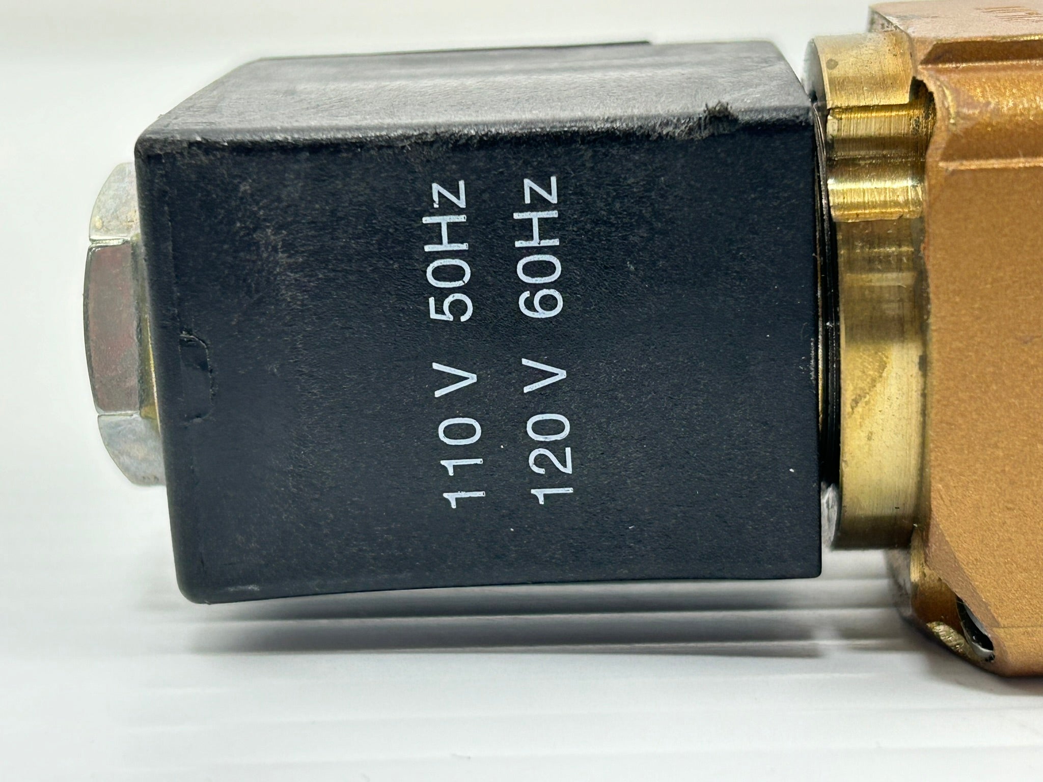 Versa VSG-3501-HC-A120 Three-Way Brass Air Valve 200VAC