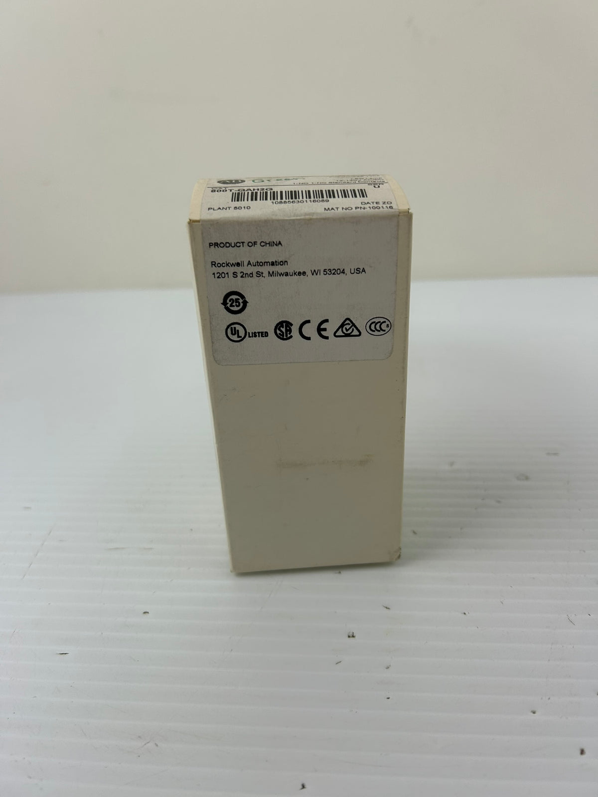 Allen-Bradley 800T-QAH2G Green Illuminated 30mm Momentary Push Button 800T Ser U