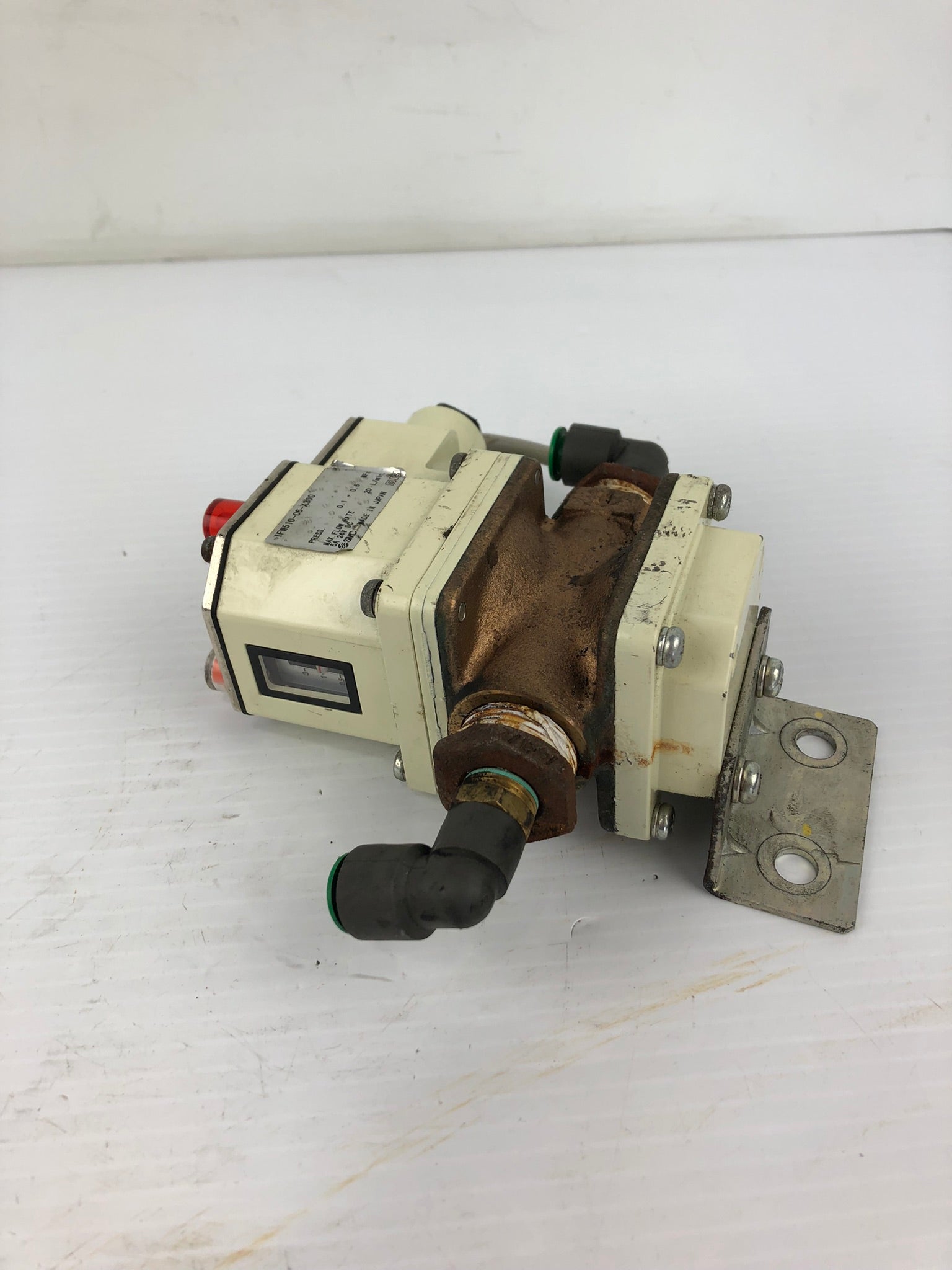 SMC IFW510-06-X300 Flow Switch with Mounting Bracket