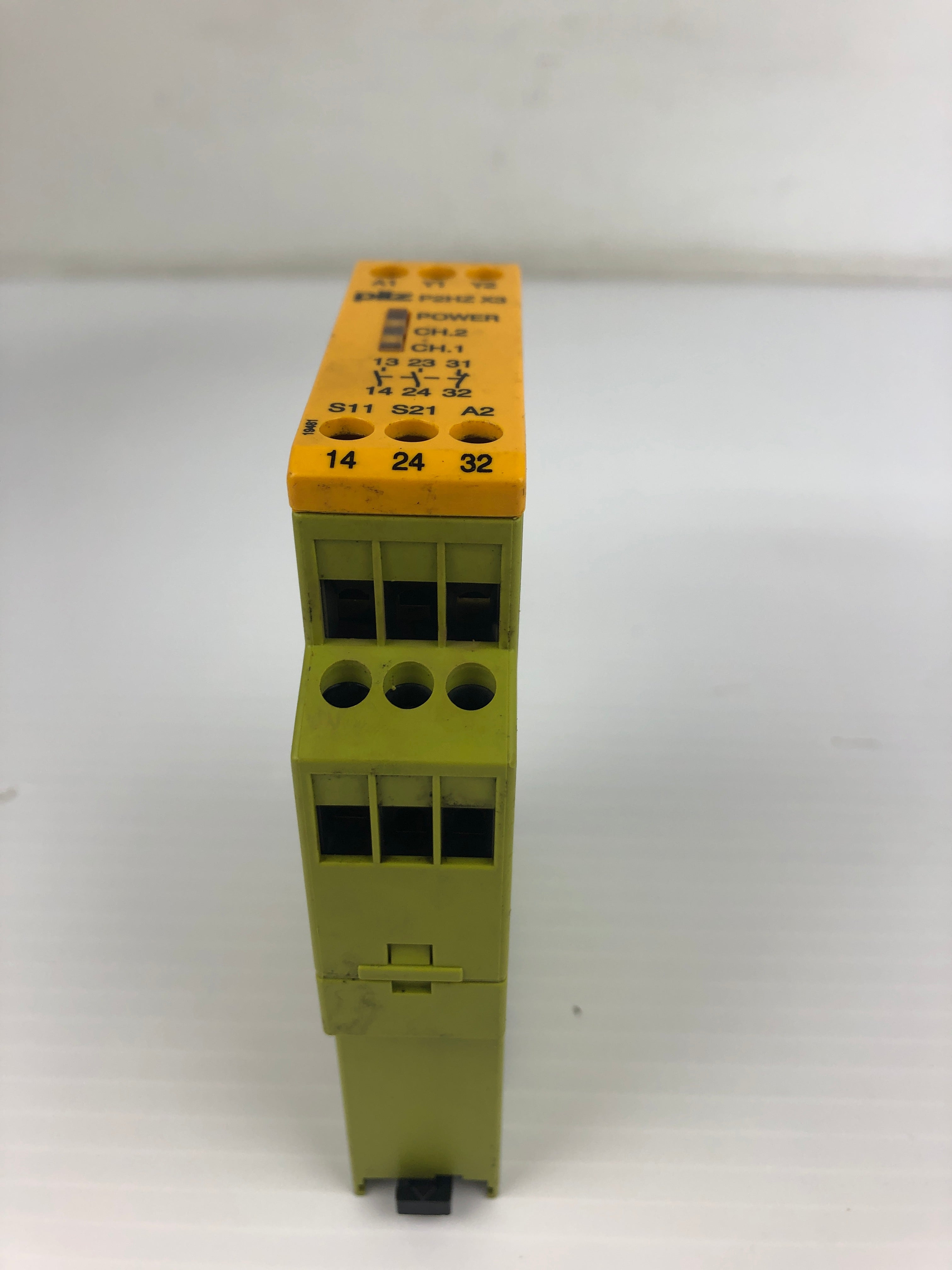Pilz P2HZ X3 Safety Relay 24VDC 2n/o 1n/c 2,5W