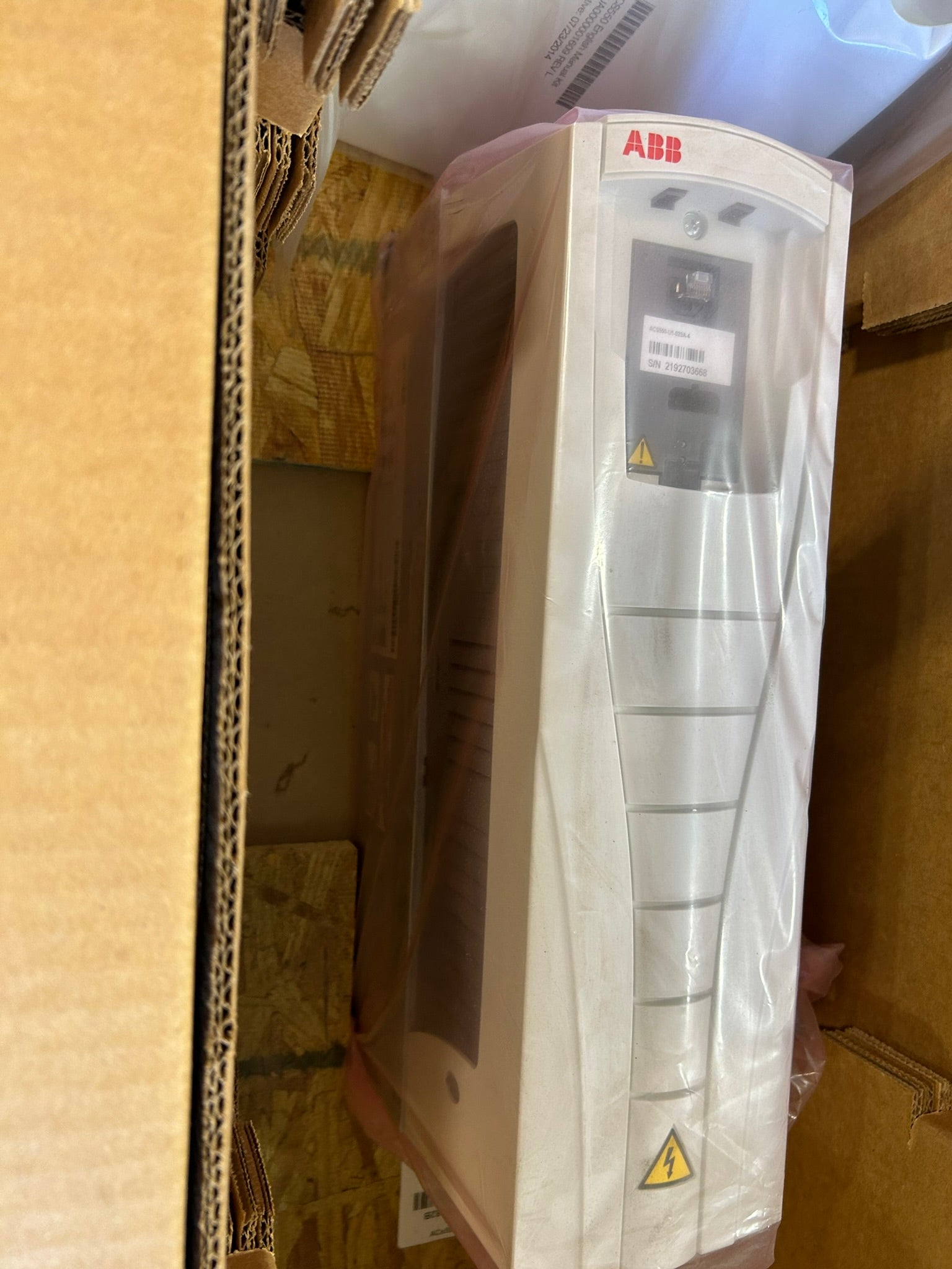ABB ACS550-U1-023A-4 Inverter Drive 15 HP 11 KW 380-480 Volts 23 Amps