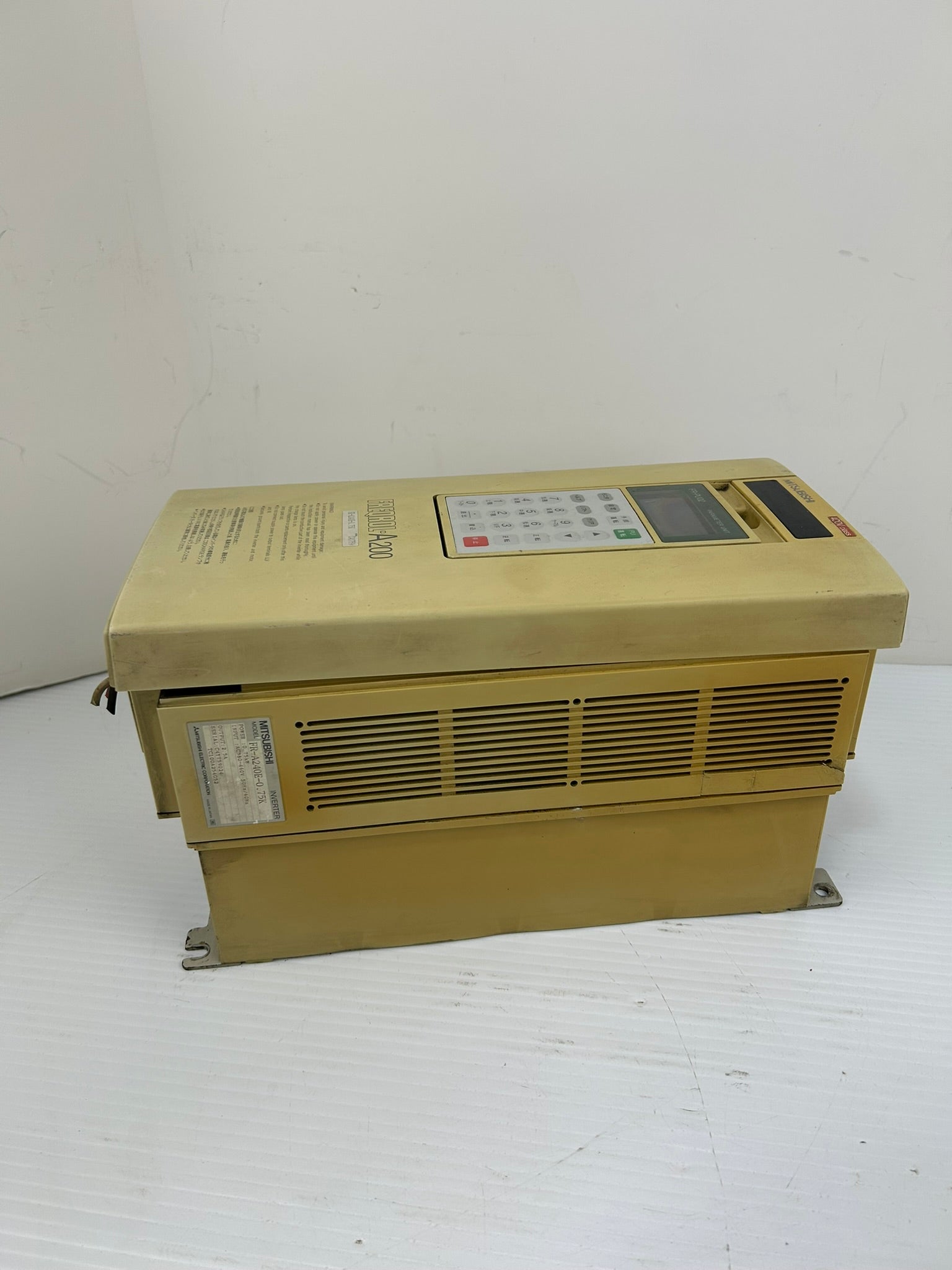Mitsubishi FR-A240E-0.75K Freqrol A200 Inverter Drive 0.75kW with Keypad