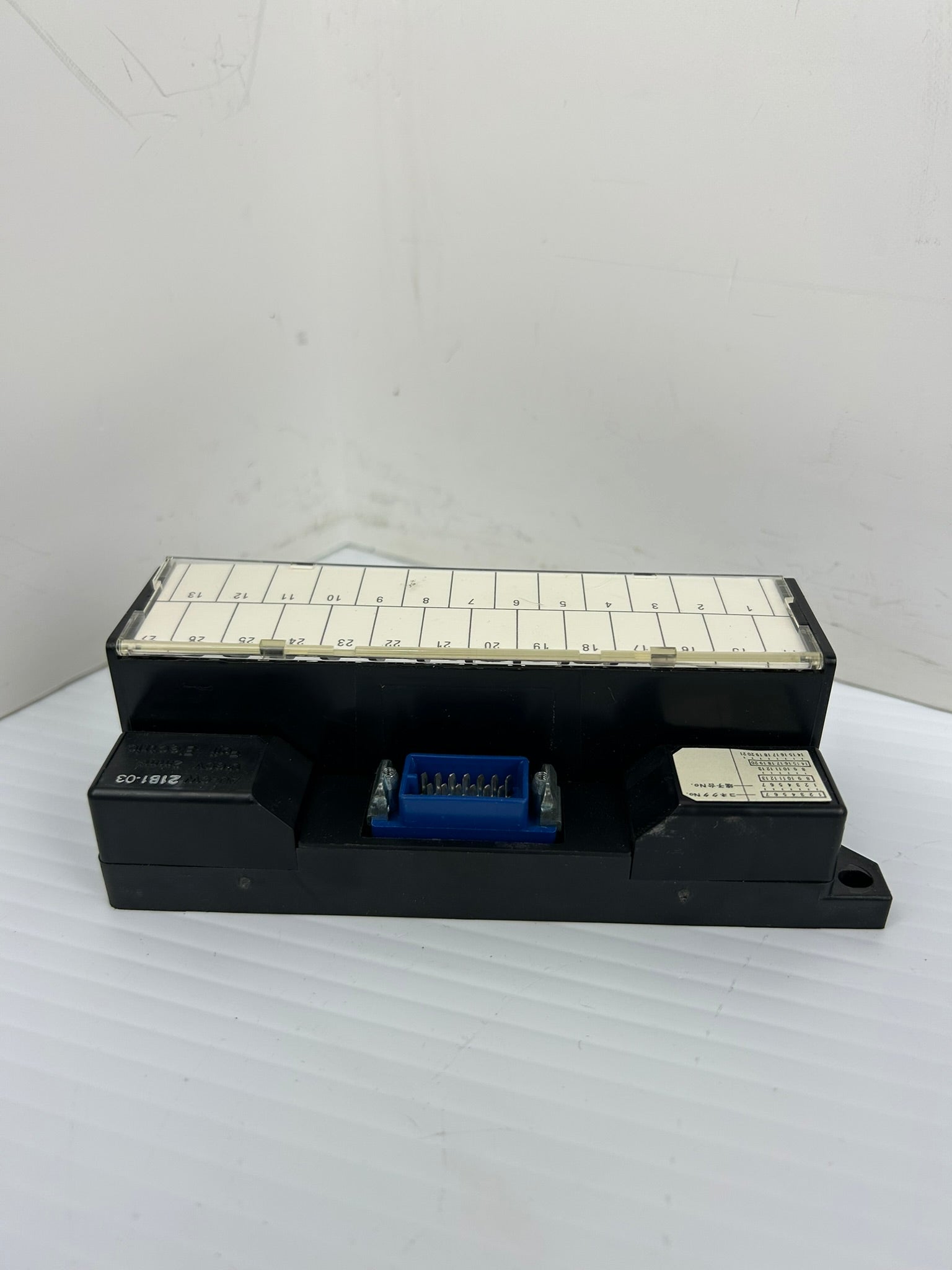 Fuji Electric AU-CW 21B1-03 Terminal Block 600V 2mm²