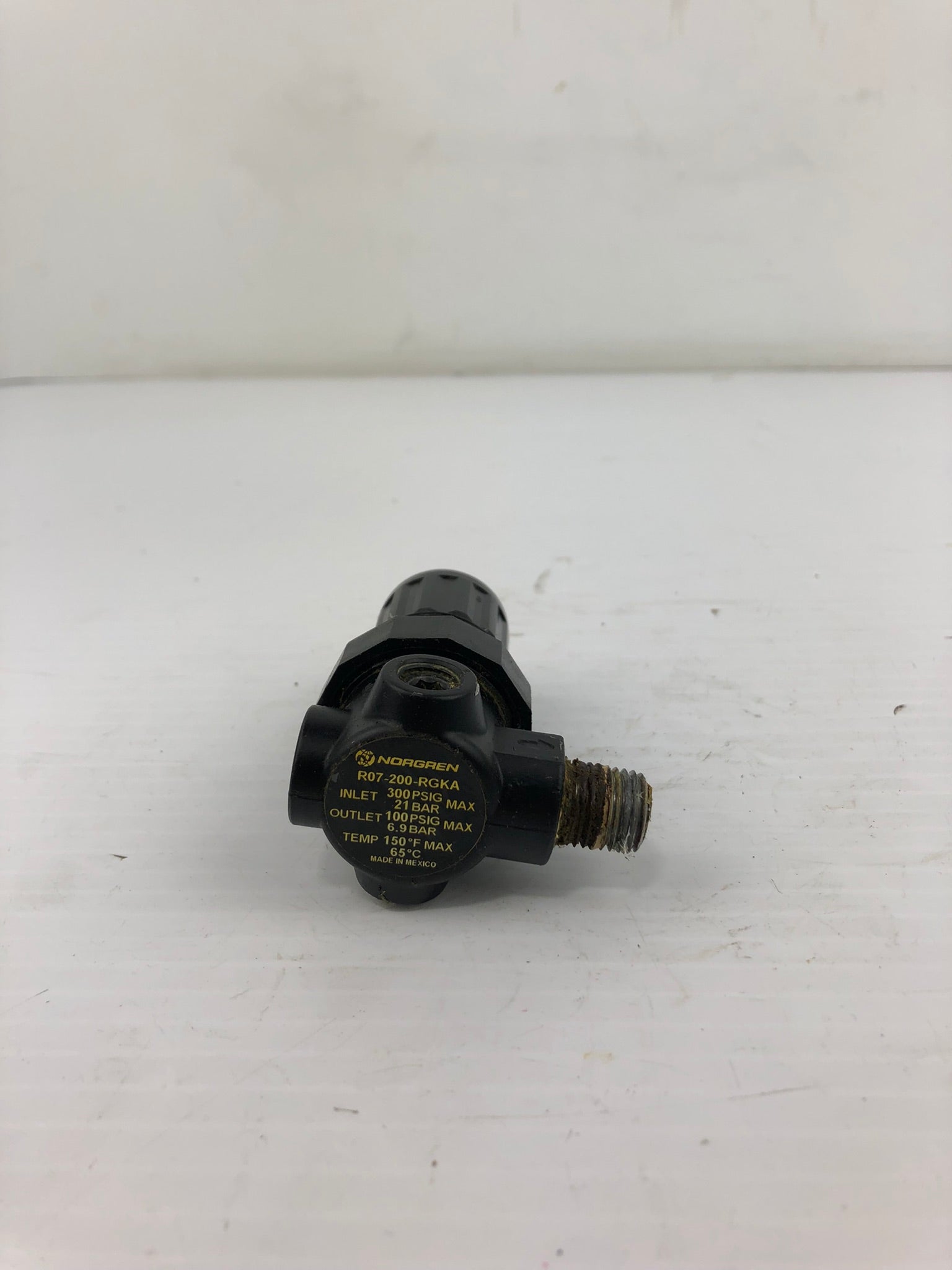 Norgren R07-200-RGKA Compressed Air Regulator and Gauge 18-013-212