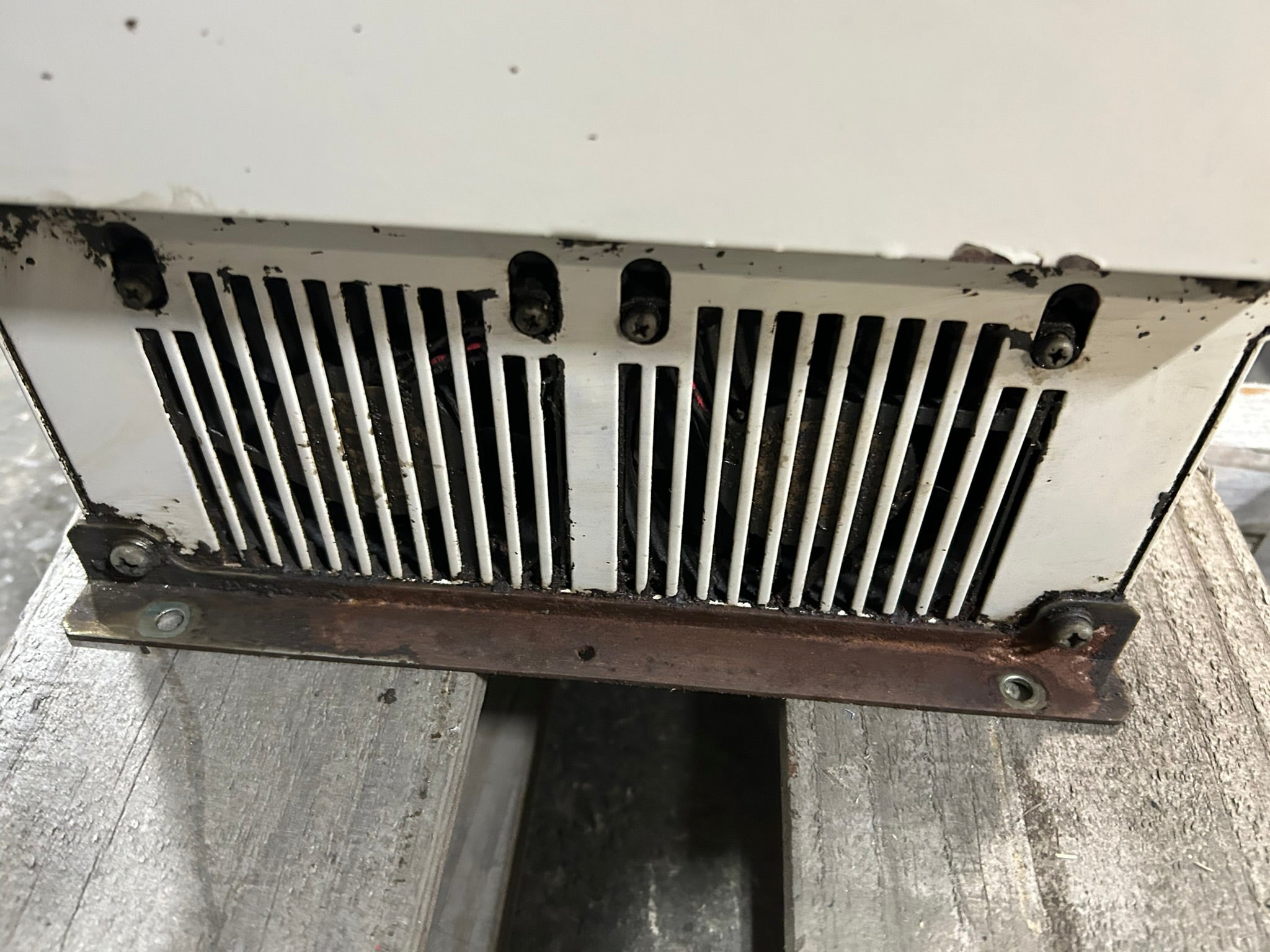 Yaskawa CIMR-P7U4024 AC Drive Varispeed P7 Type 1 Enclosure