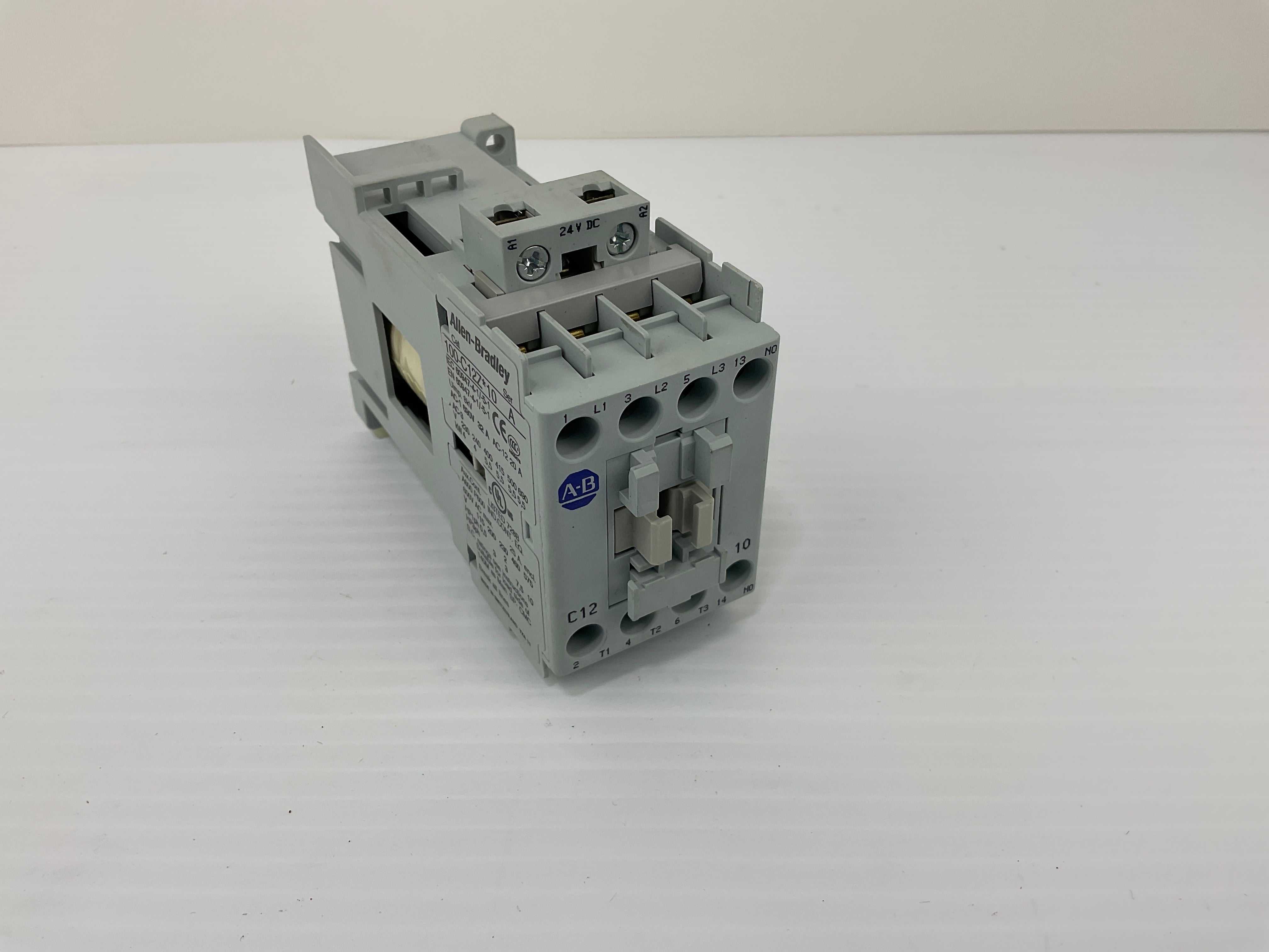 Allen Bradley Contactor 100-C12ZJ10 Series A 25 A 600 VAC