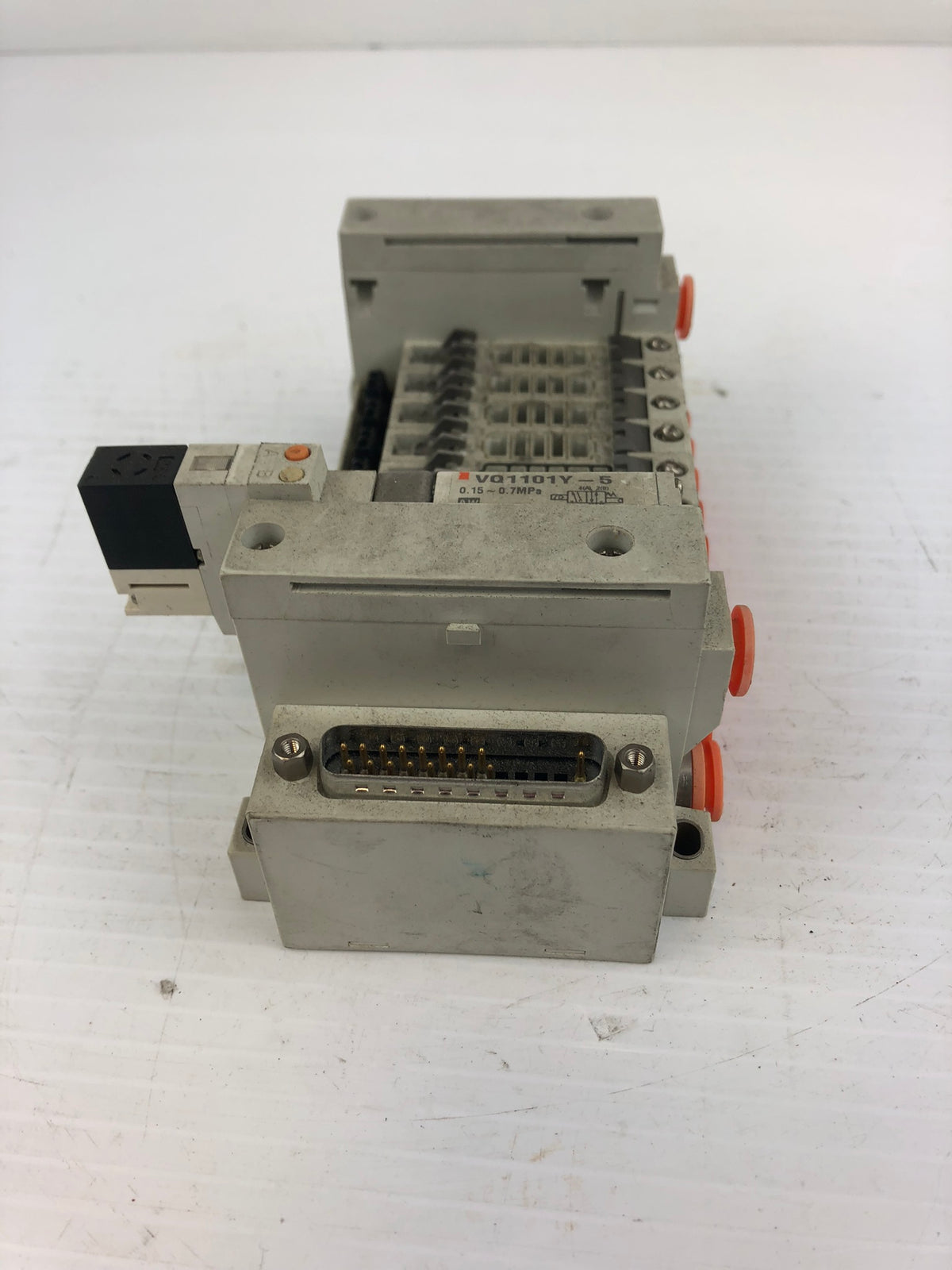 SMC VQ1101Y-5 8 Slot Solenoid Valve Station 0.15-0.7MPa