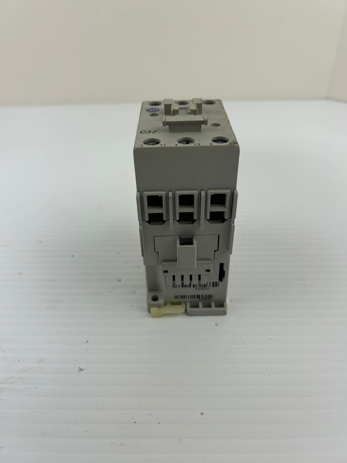 Allen-Bradley 100-C37*00 3-Phase IEC Contactor 600V Series C