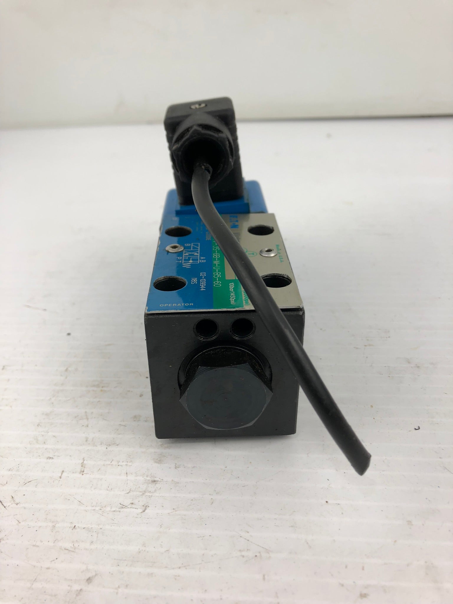 Eaton Vickers DG4V-3S-6B-M-U-B5-60 Solenoid Valve