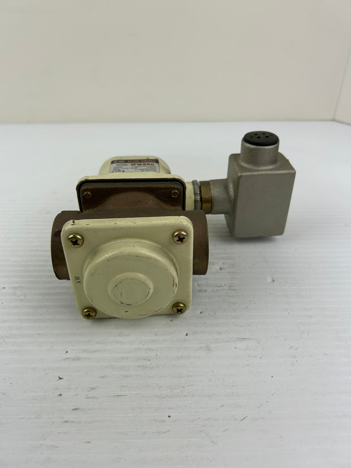 SMC IFW550 Industrial Flow Switch 50 L/min 5A 125V AC X209
