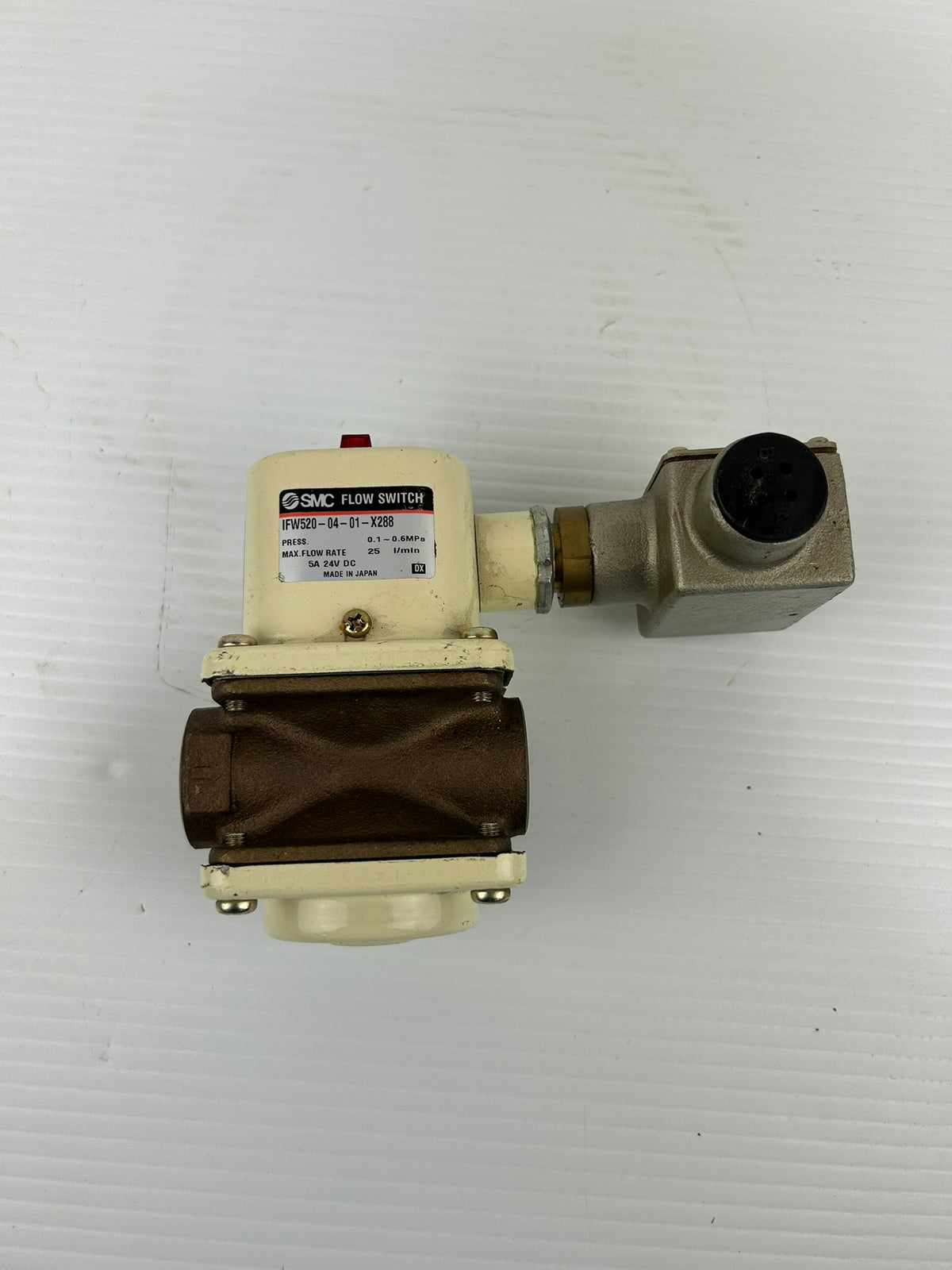 SMC IFW520-04-01-X288 IFW Flow Switch 0.1~0.6MPa 5A 24VDC 25l/min