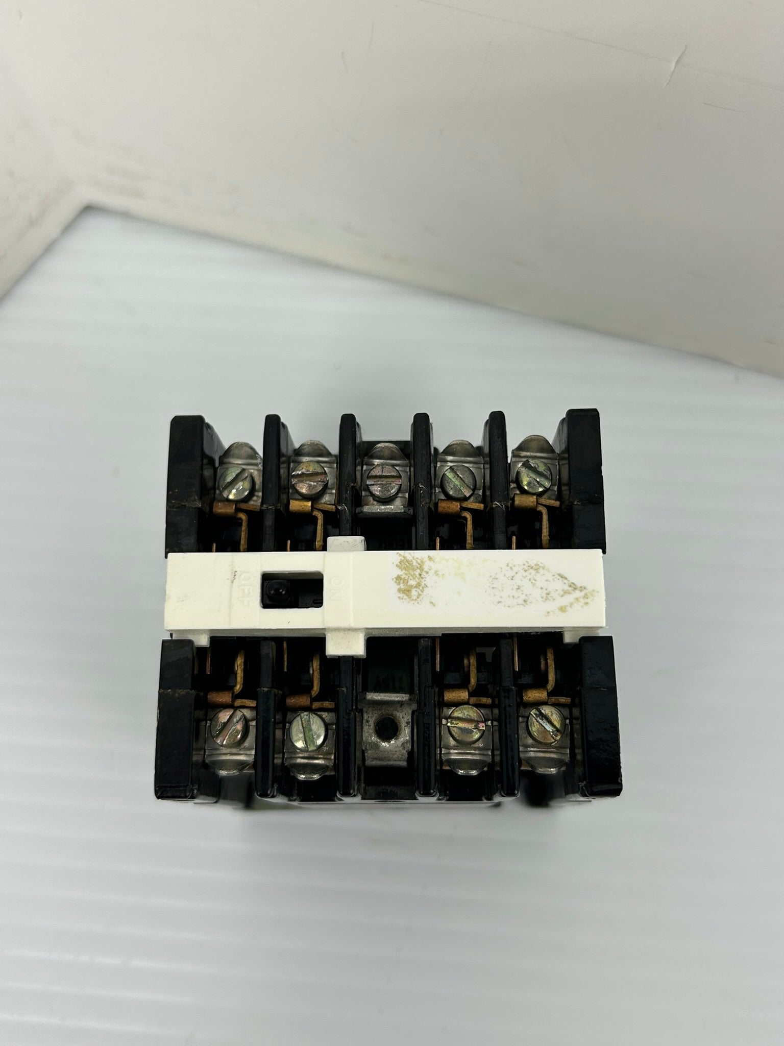 General Electric CR120A04002AA Industrial Relay Series A 300V 10A
