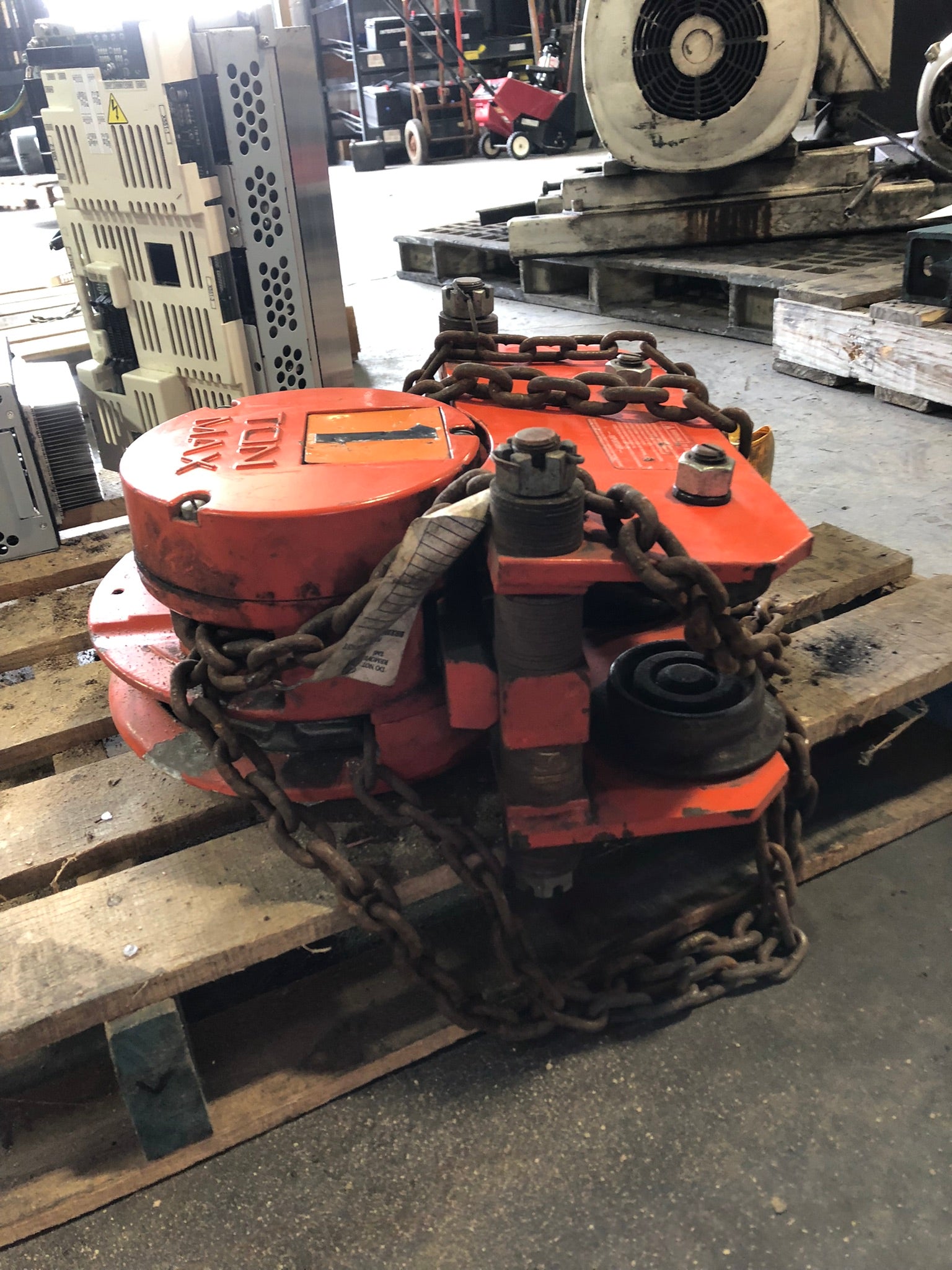 Cyclone 1 Ton Max Chain Hoist SA207PH 646 Series