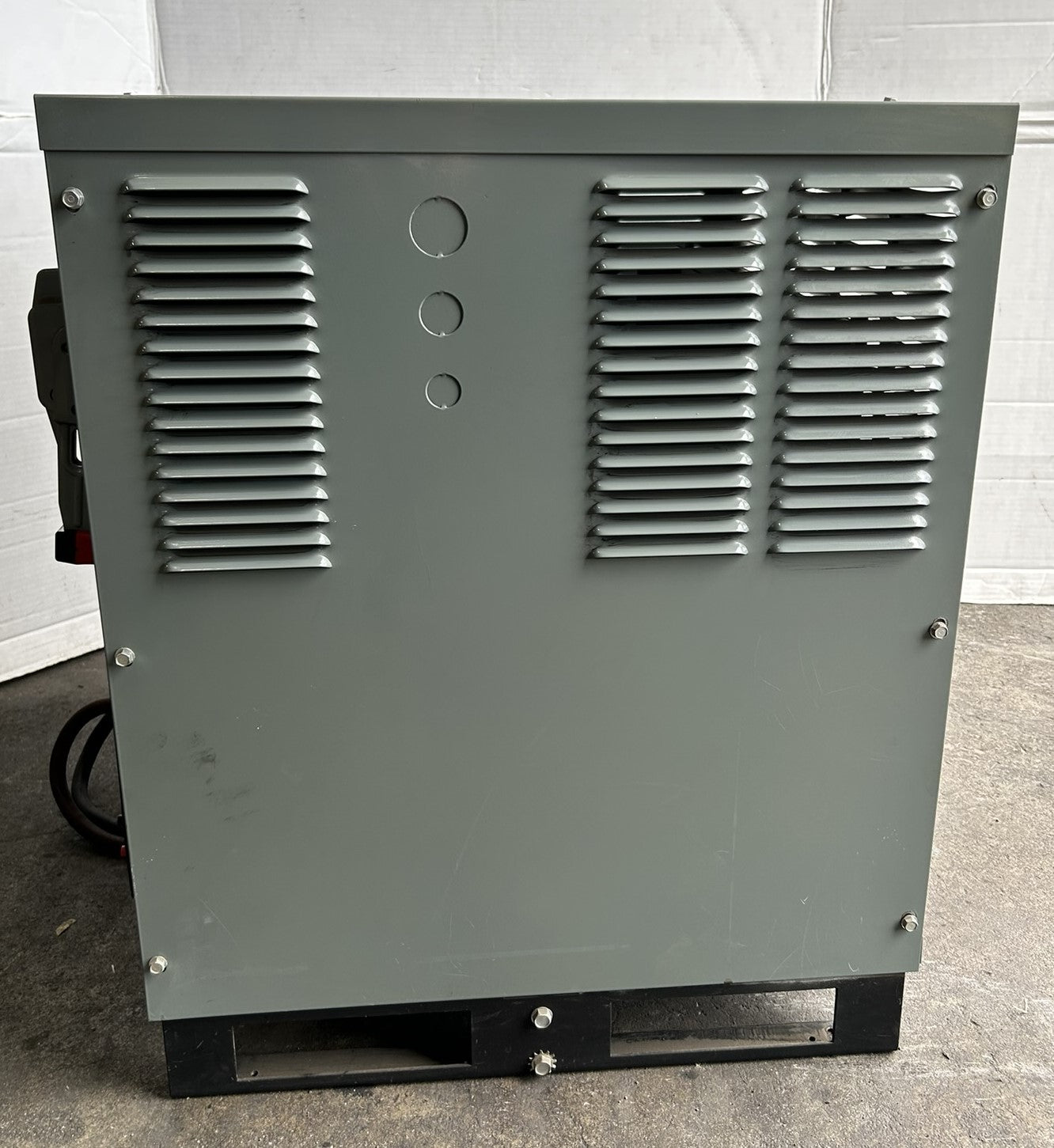 Hobart Accu-Charger 1050C3-18 Forklift Battery Charger 18 Cells LA Type 36V