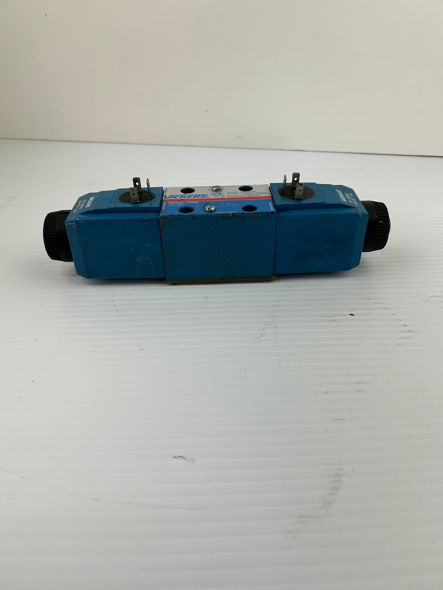 Vickers KDG4V 3 2C20N Z M U H7 60 Directional Control Valve 02-123993