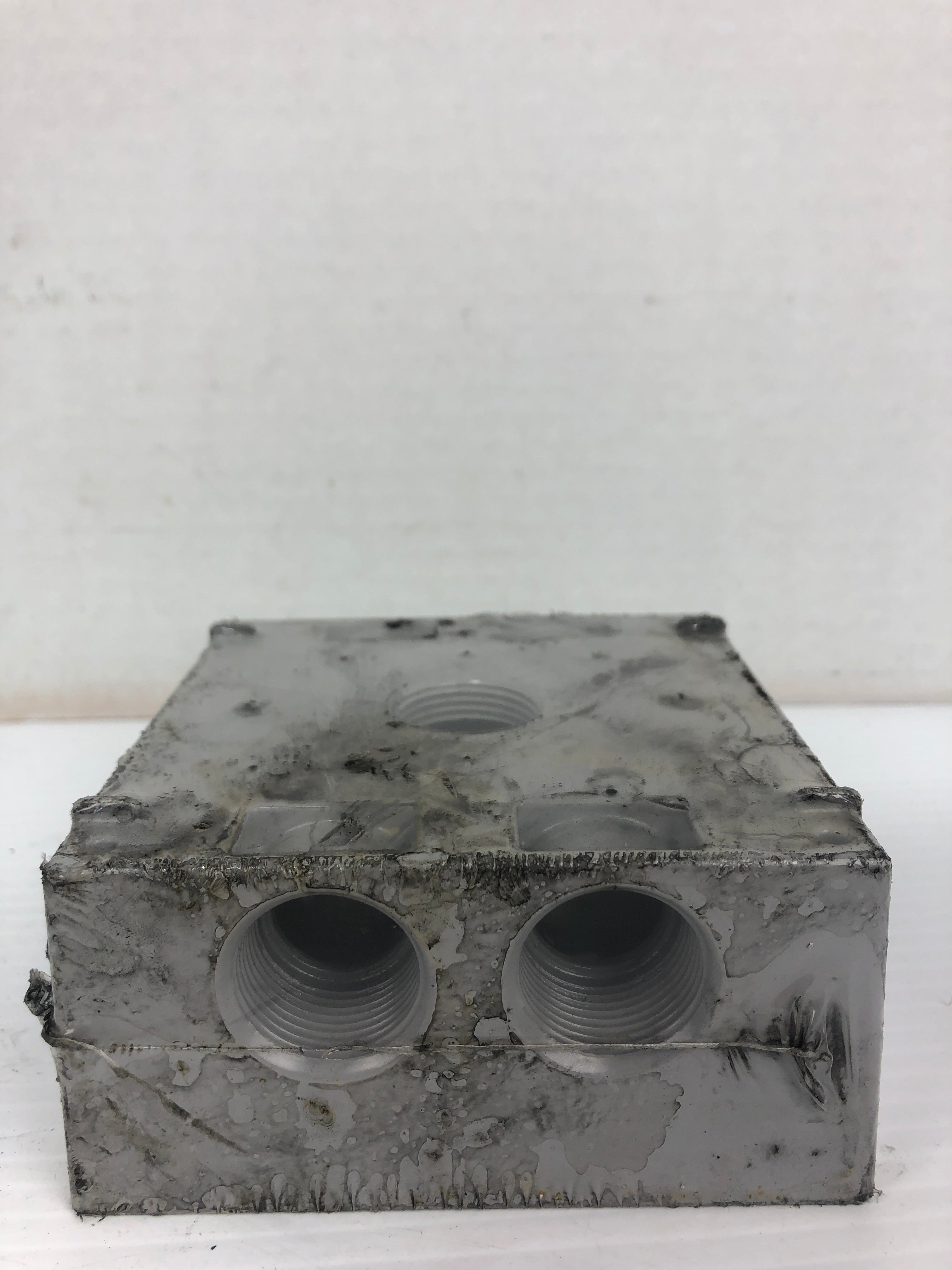Bell 5345-0 Weatherproof Two Gang Box Five Outlets 3/4"