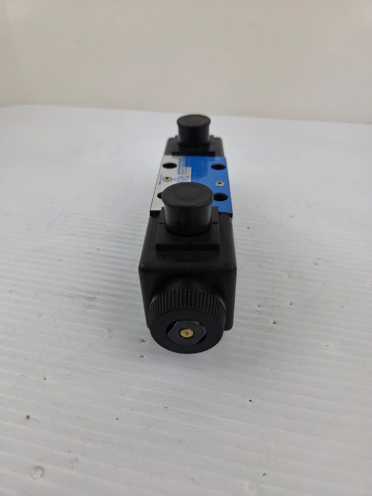 Eaton Vickers DG4V-3S-6C-M-U-B5-60 Hydraulic Directional Valve 5000 PSI Black