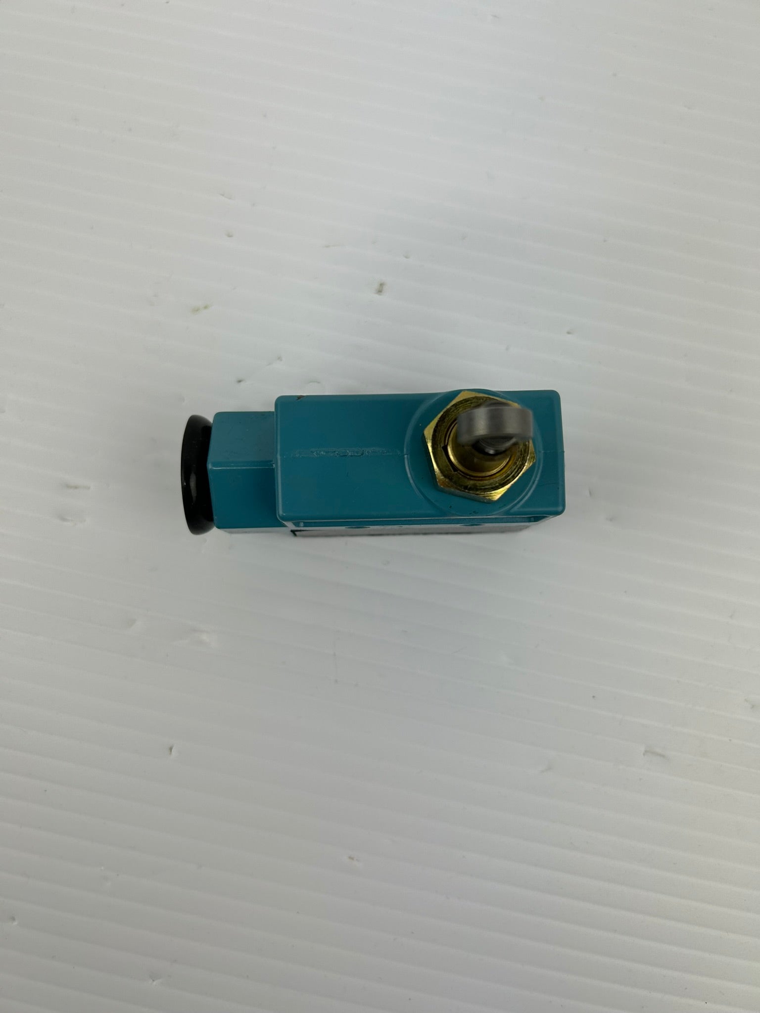 Honeywell BZE6-2RQ841 Micro Limit Switch with Roller