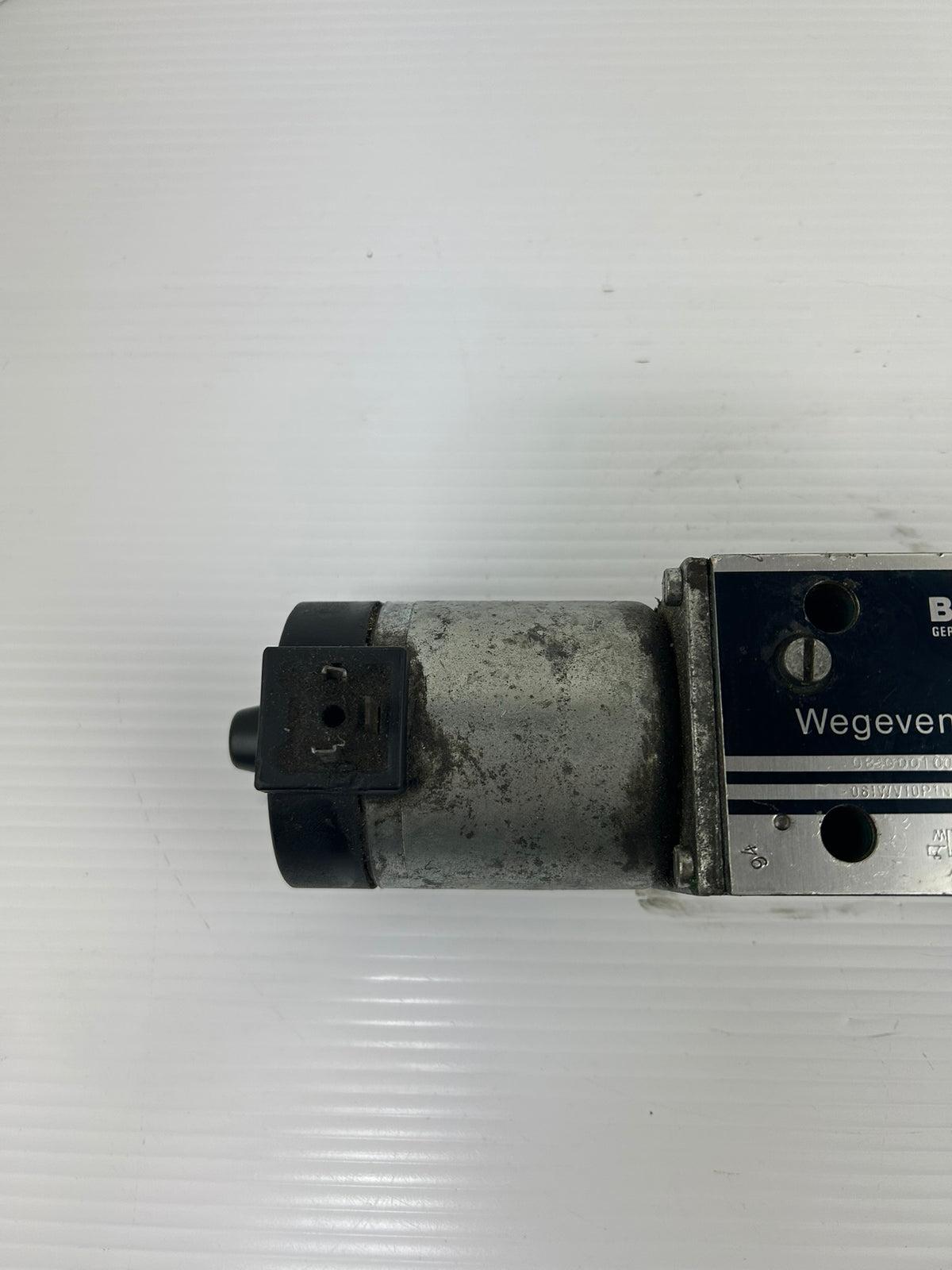 Bosch 0810001000 V93 Directional Valve
