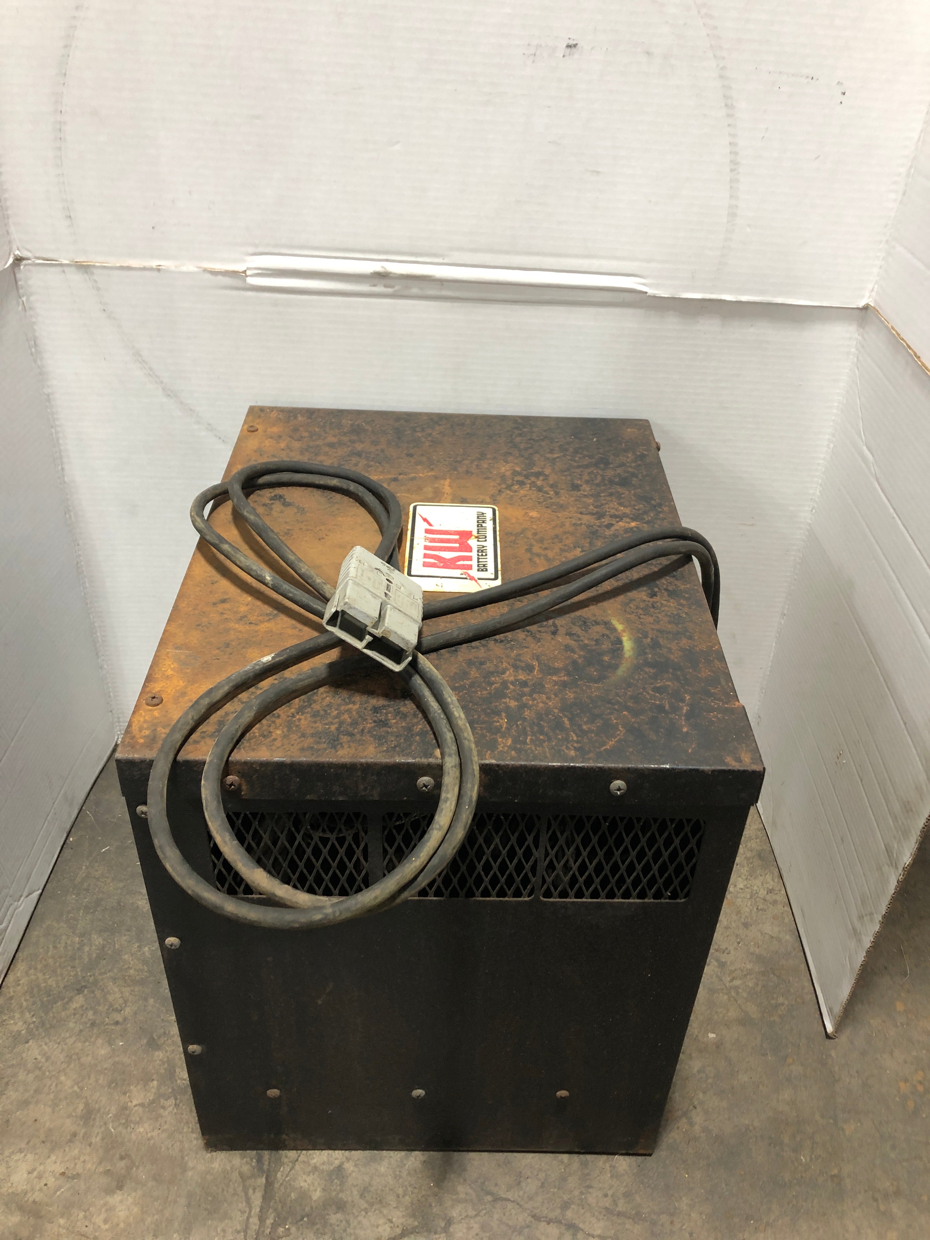 KW Battery Company 12-515F1B Battery Charger Type: LA 60Hz 1PH