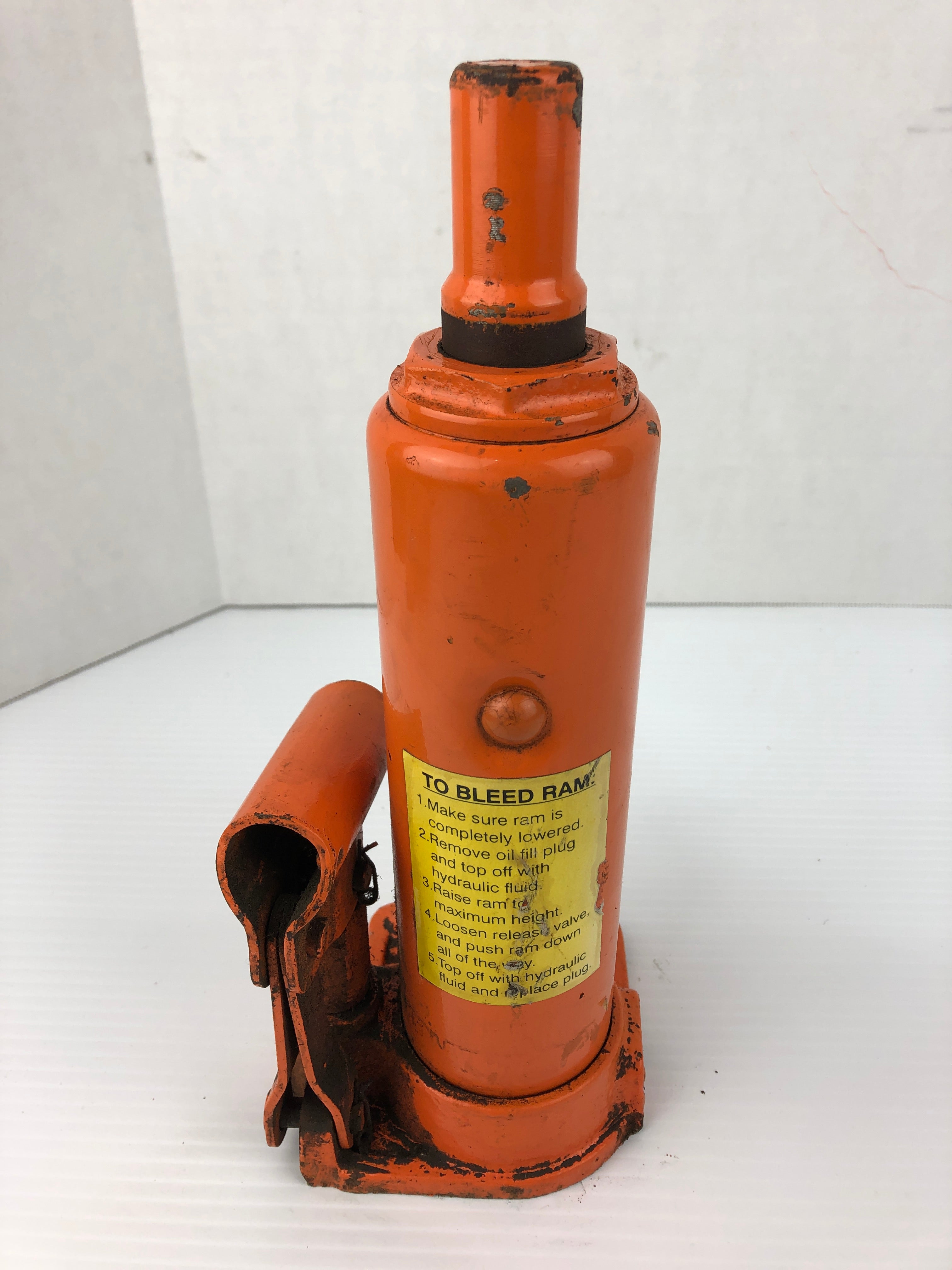 Hydraulic Bottle Jack 3 Ton 8-1/4" Extended x 1-5/8" Collapsed