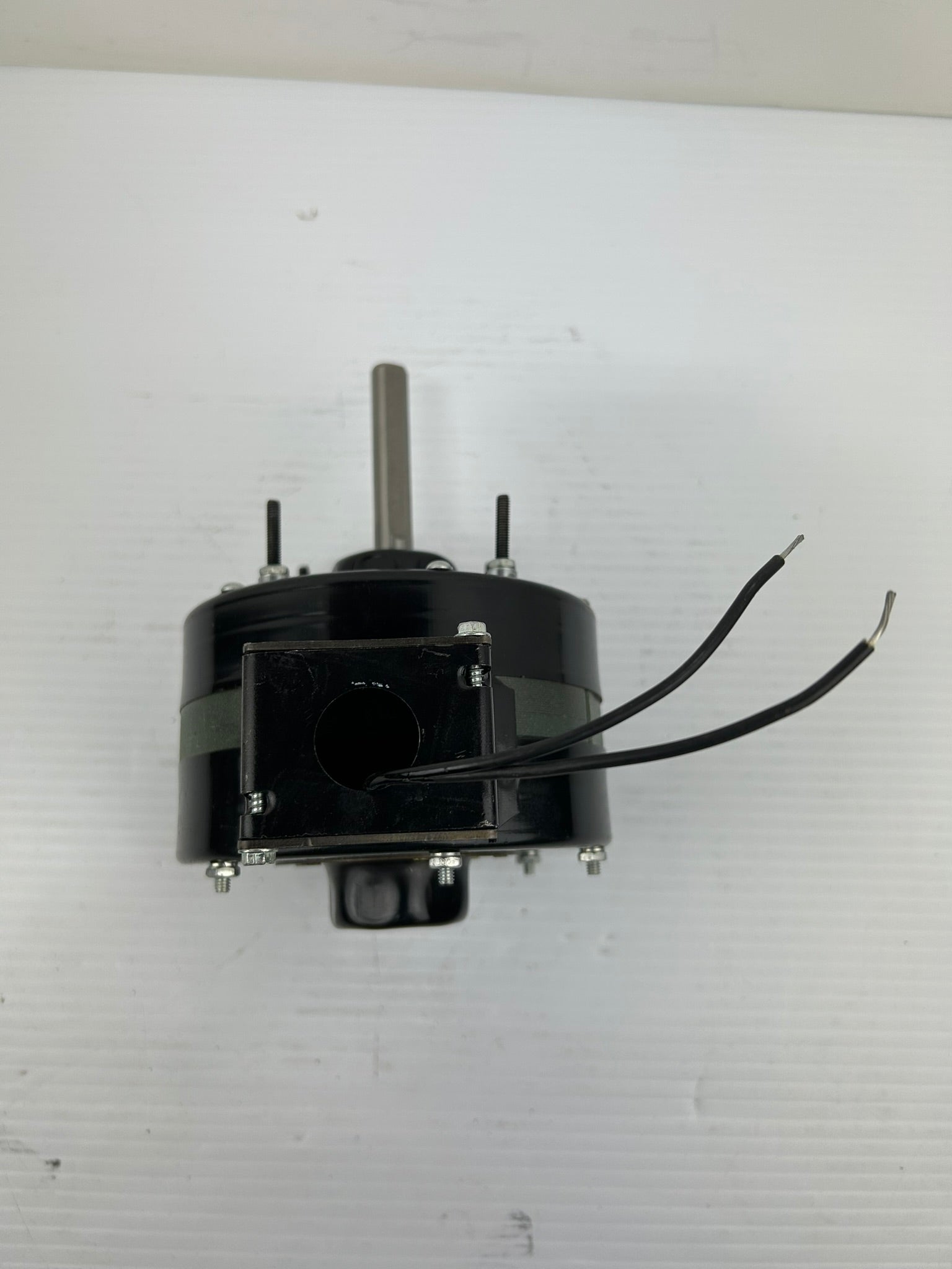 Trane DA3D154B" Motor 115V 60Hz .74A 1050 RPM Class B 1/25 HP X70310102-01