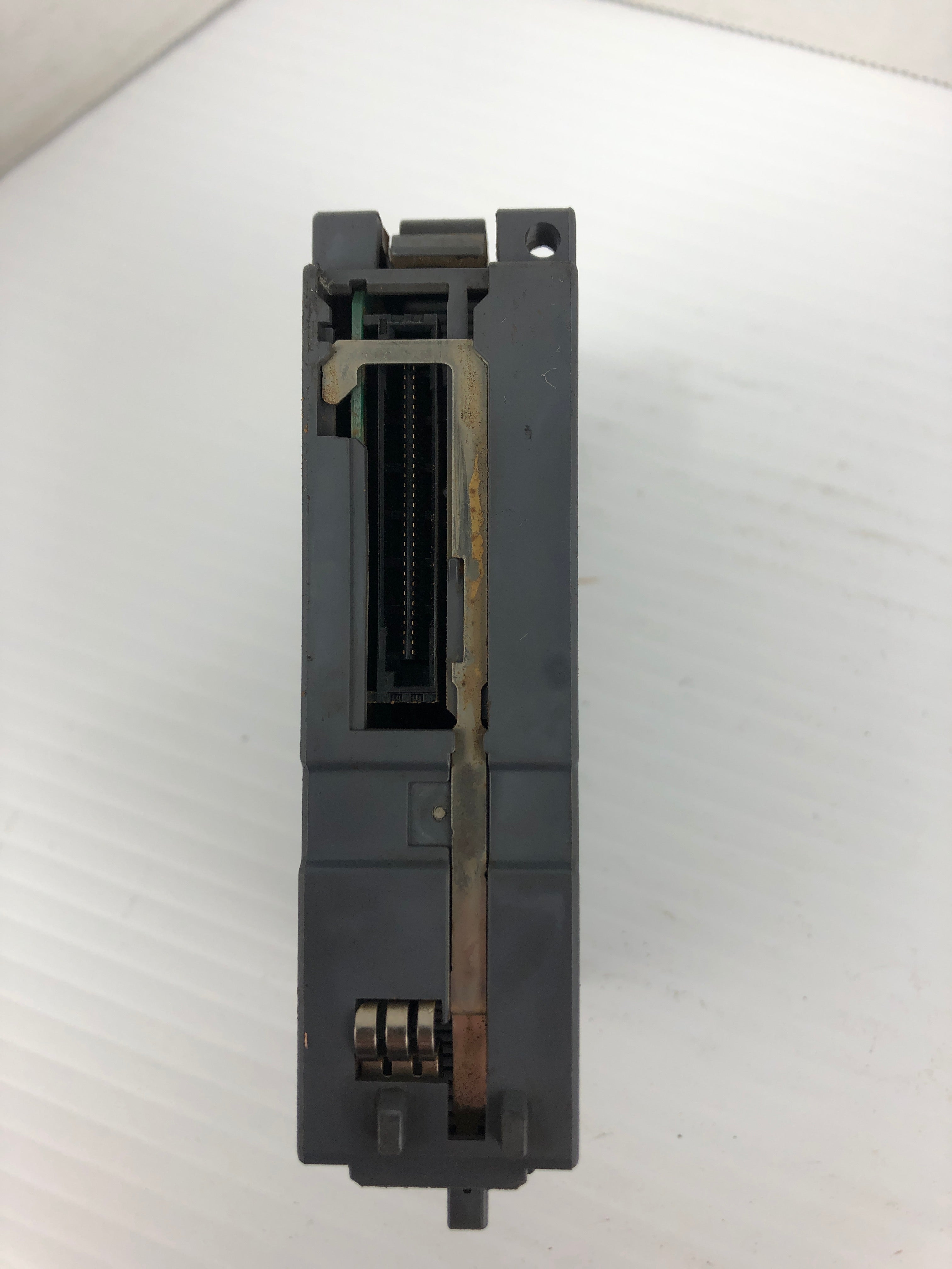 Mitsubishi QY40P PLC Output Module 12/24VDC 0.1A 5VDC 0.07A - Missing Terminal
