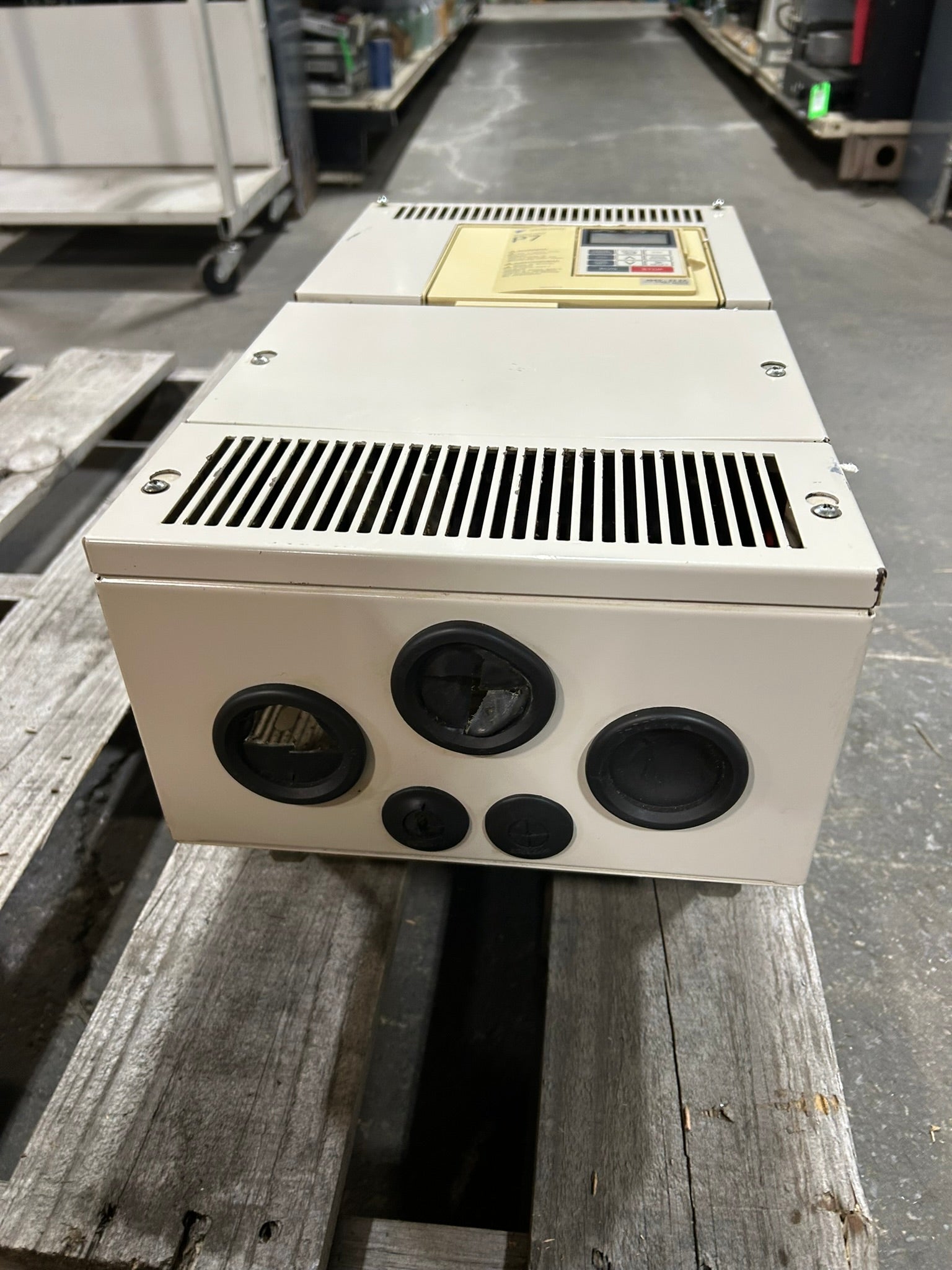 Yaskawa CIMR-P7U4024 AC Drive Varispeed P7 Type 1 Enclosure