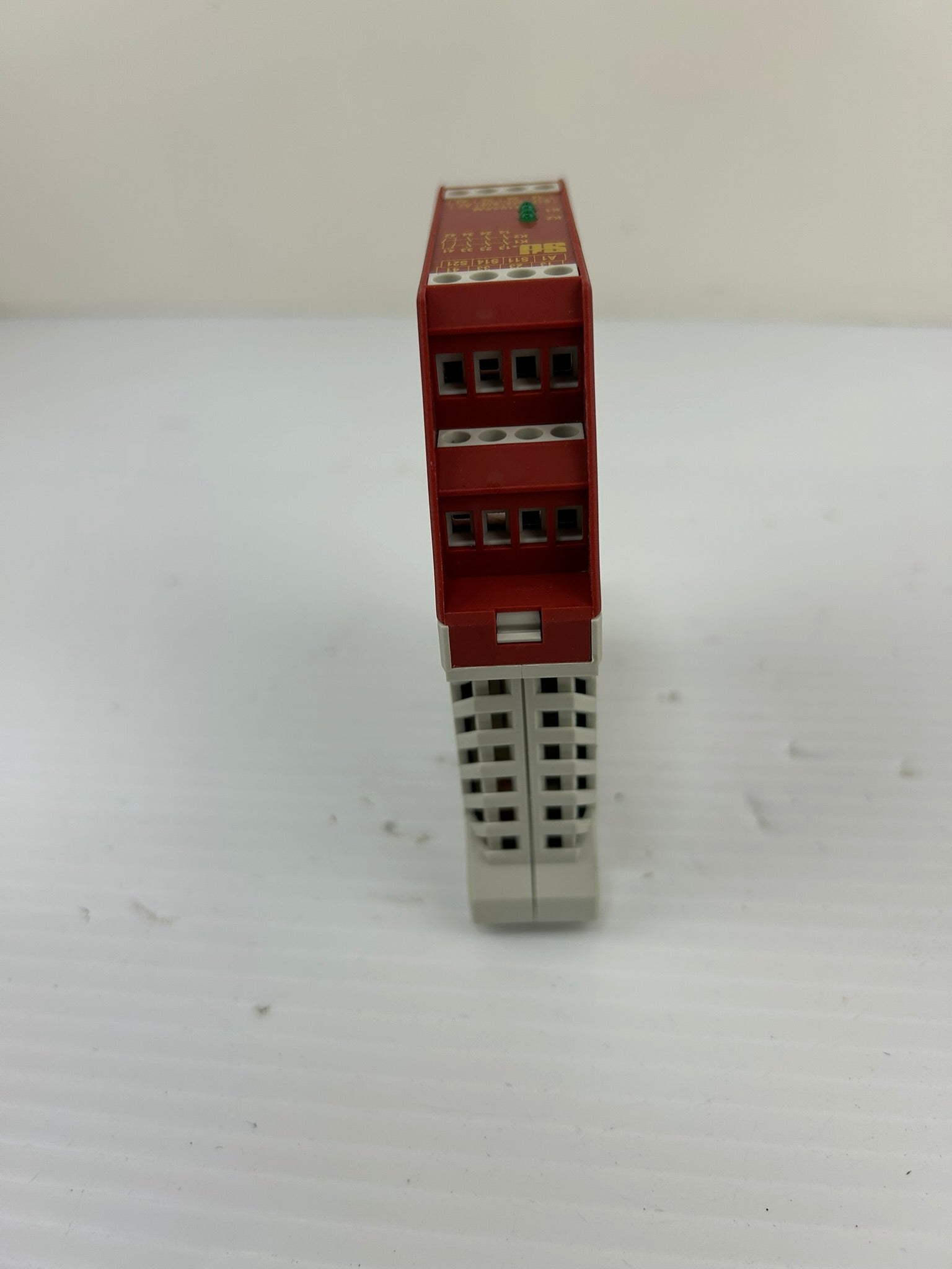 STI SR103AM02 Safety Monitoring Relay 115VAC DIN Rail 3NO 1NC Guard SR103AM