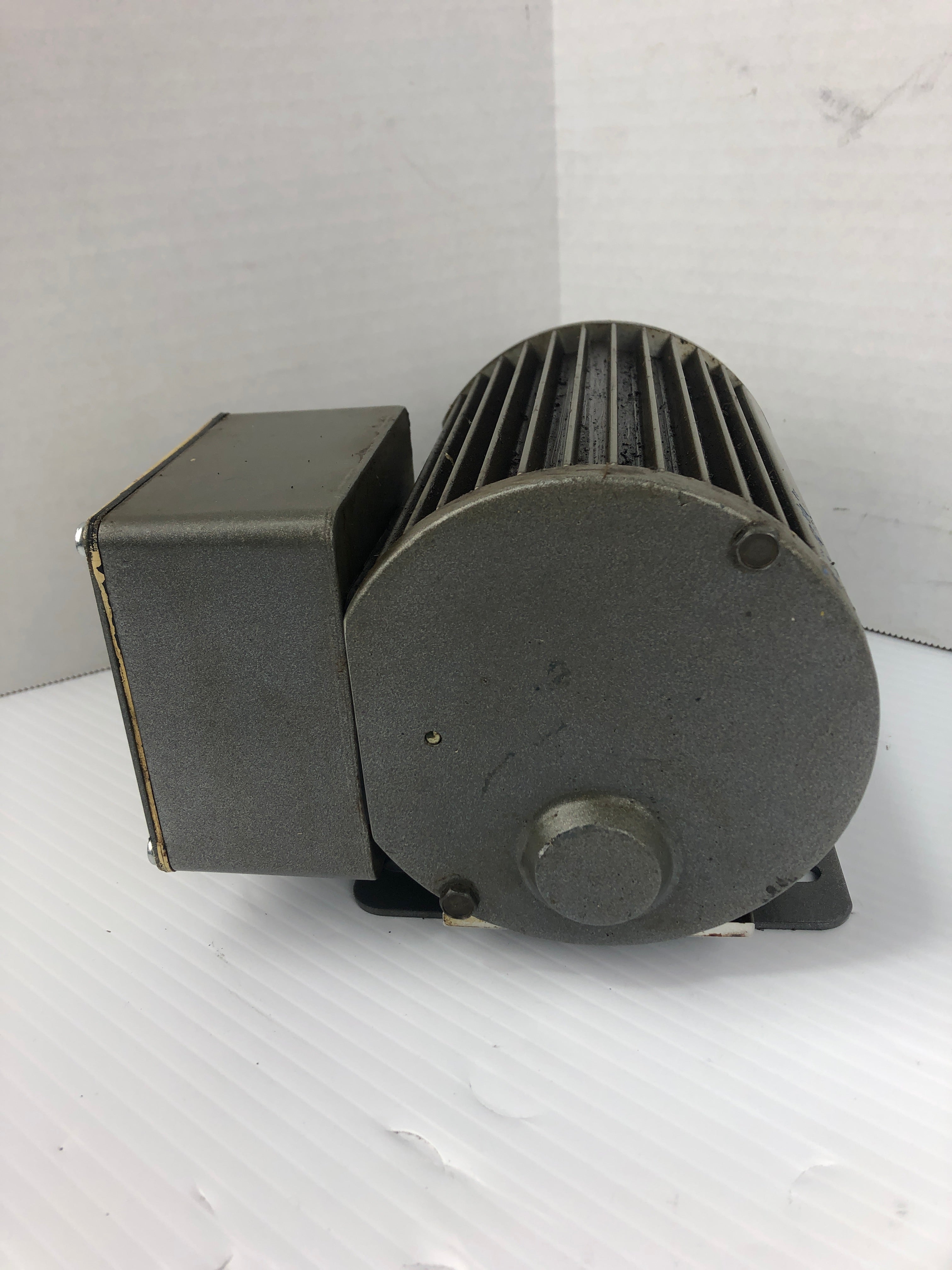 Baldor 25E748W263G1 Industrial Motor .13HP 172 RPM .46A 3PH 10:1 Ratio