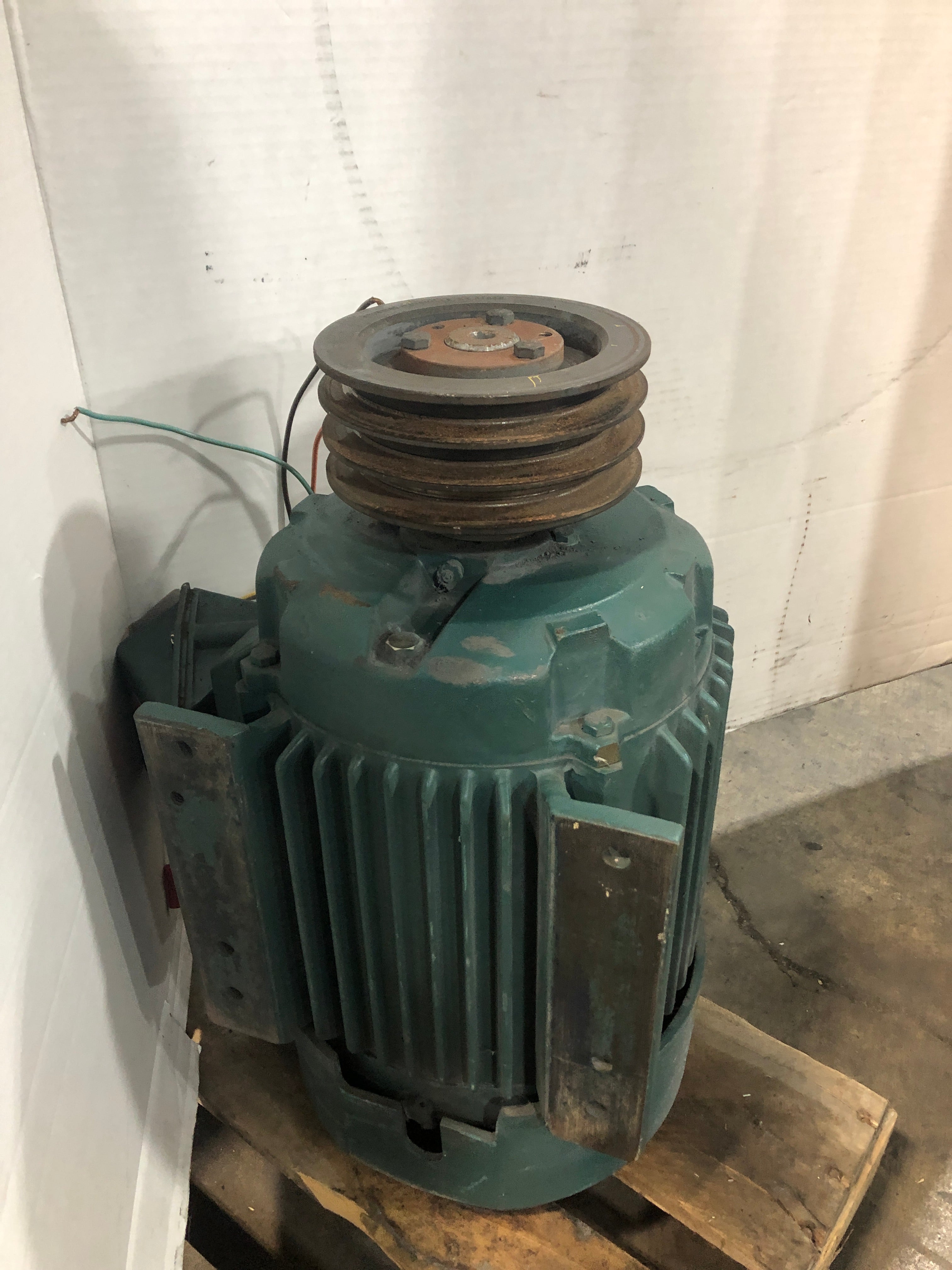 Reliance Electric 841XL P2163395-24 AC Motor 10HP 10215T 1765RPM 460V 12.3A