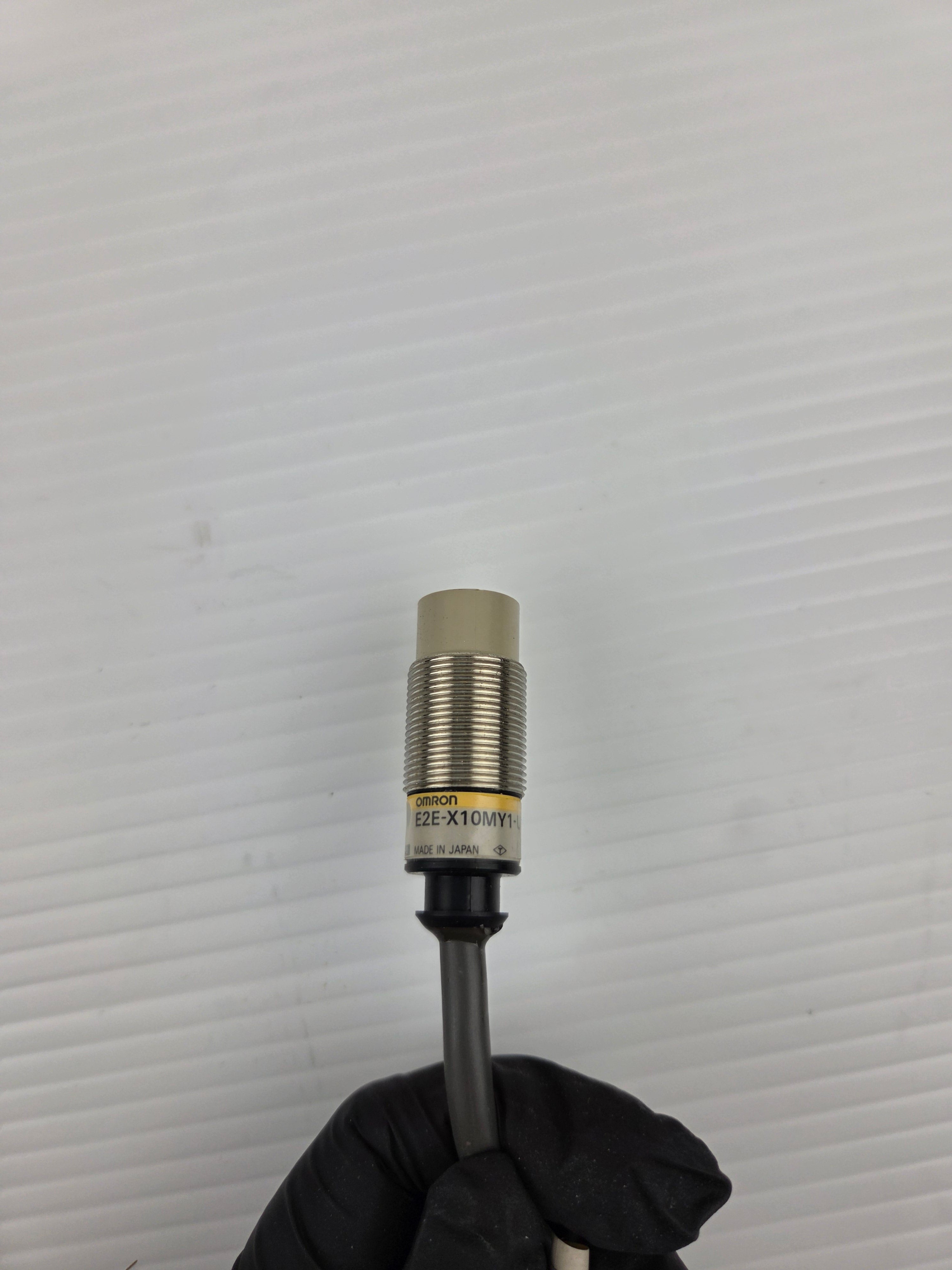 Omron E2E-X10MY1-US Inductive Proximity Sensor 10mm 20-264VAC M18