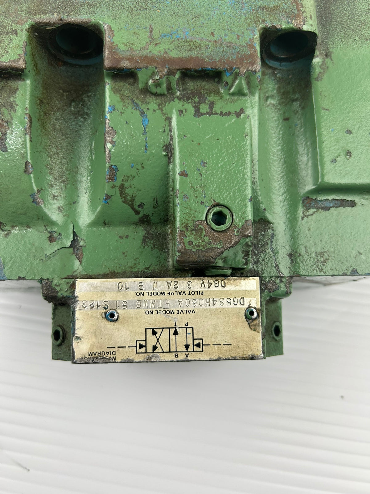 Vickers DG4V 3 2A W E 10 Directional Valve