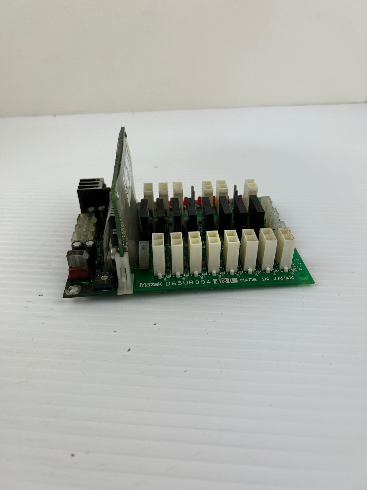 Mazak HR371-Y CNC Relay Output Board D65UB004 24V 1.2A PCB