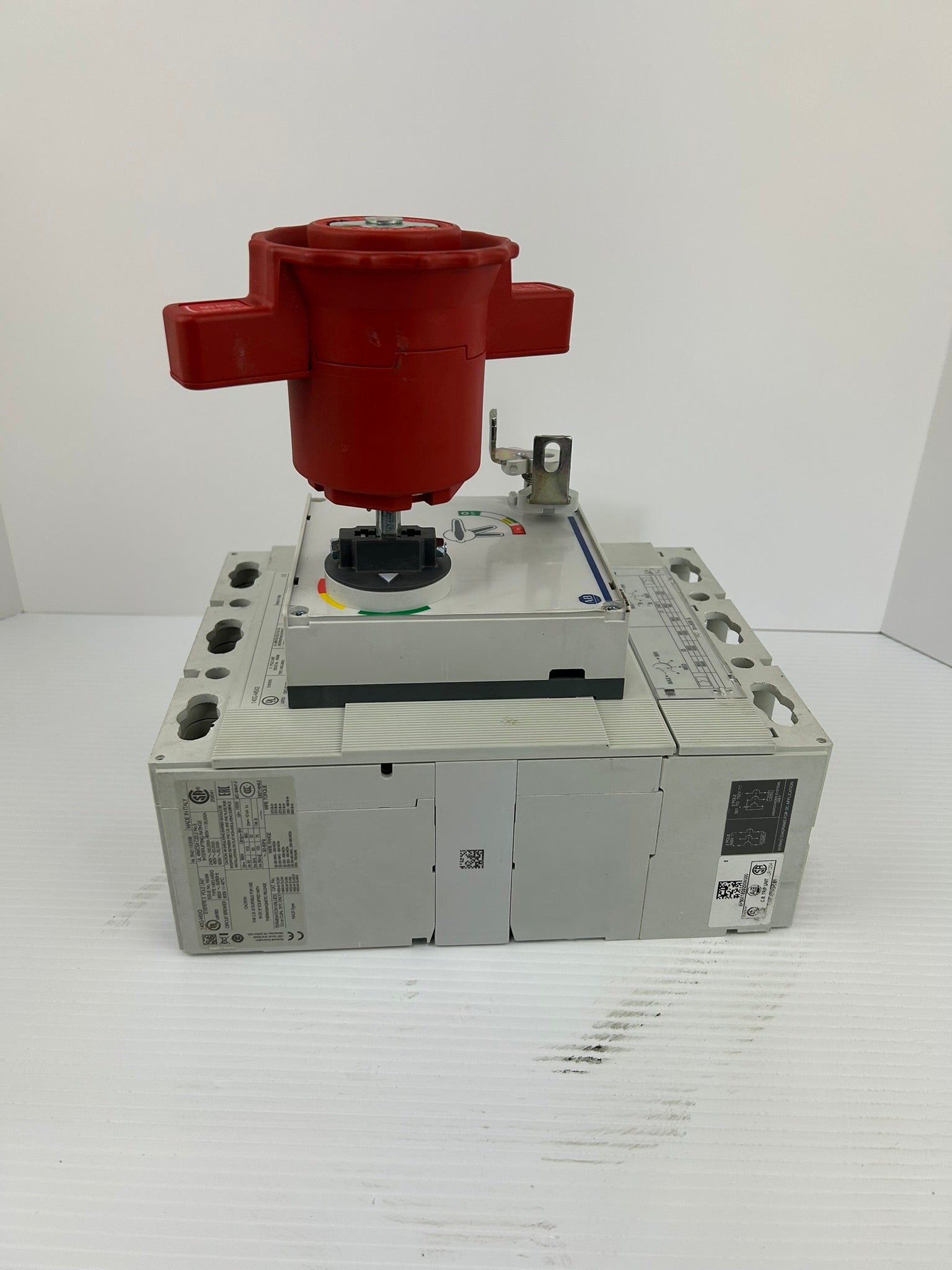 Allen Bradley 140G-M5F3-D80 Circuit Breaker with 140G-N7 /A On Off Switch