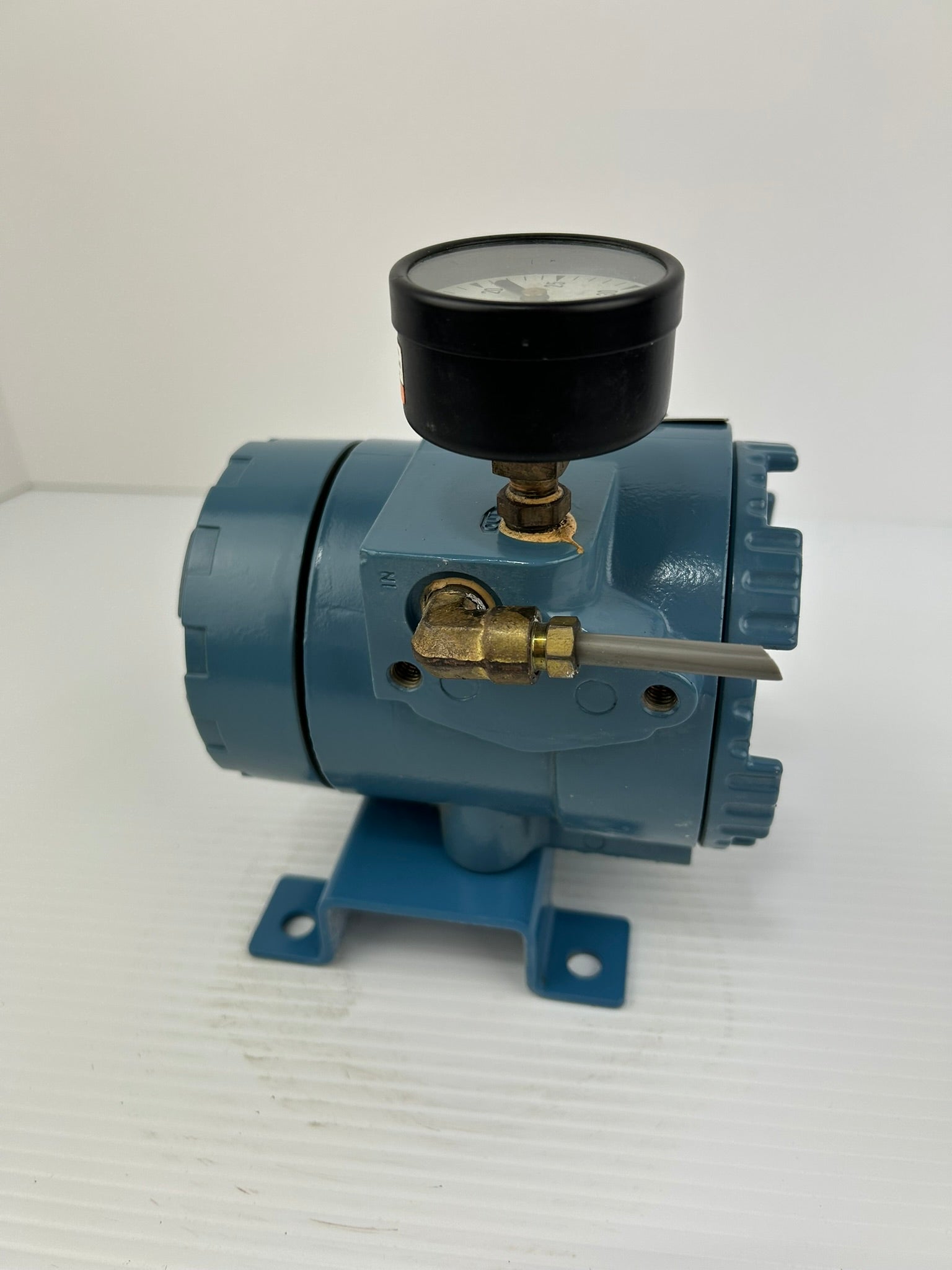 Rosemount 3311DS1J1B1 Pressure Transducer with Pressure Gauge 0-30 PSI