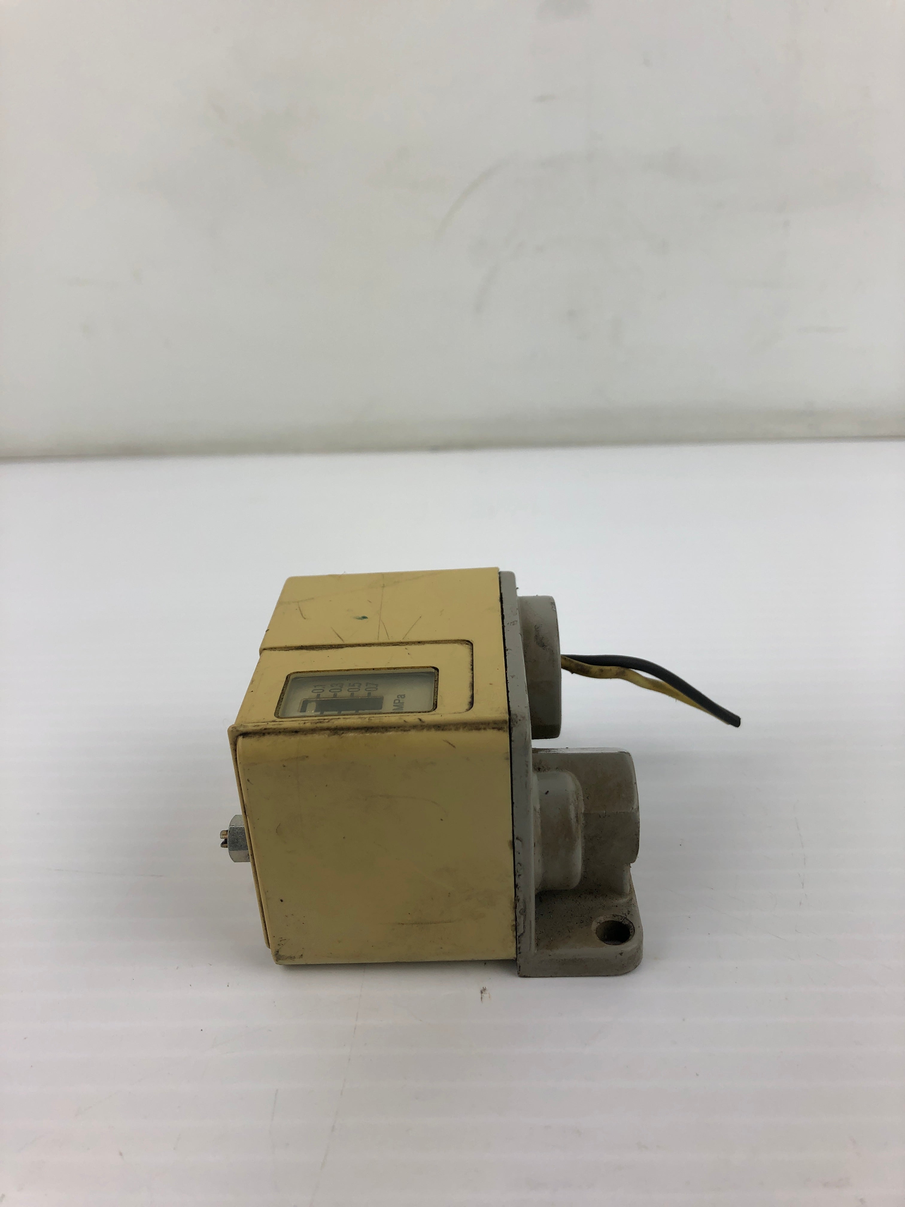SMC IS3000-02L5 Pressure Switch 0.1~0.7MPa