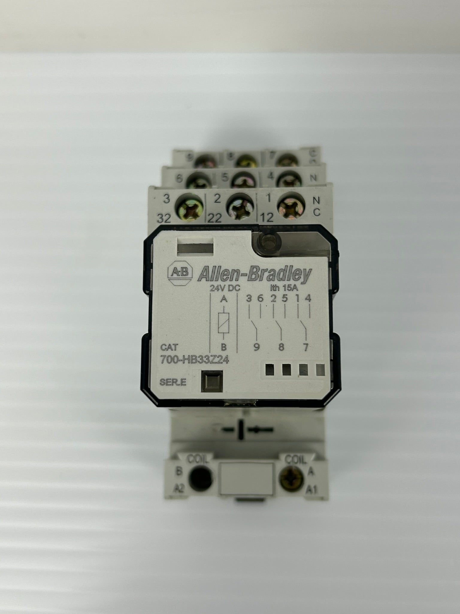Allen-Bradley 700-HB33Z24 Relay Ser. E With 700-HN153 Base Ser. B - Lot of 2