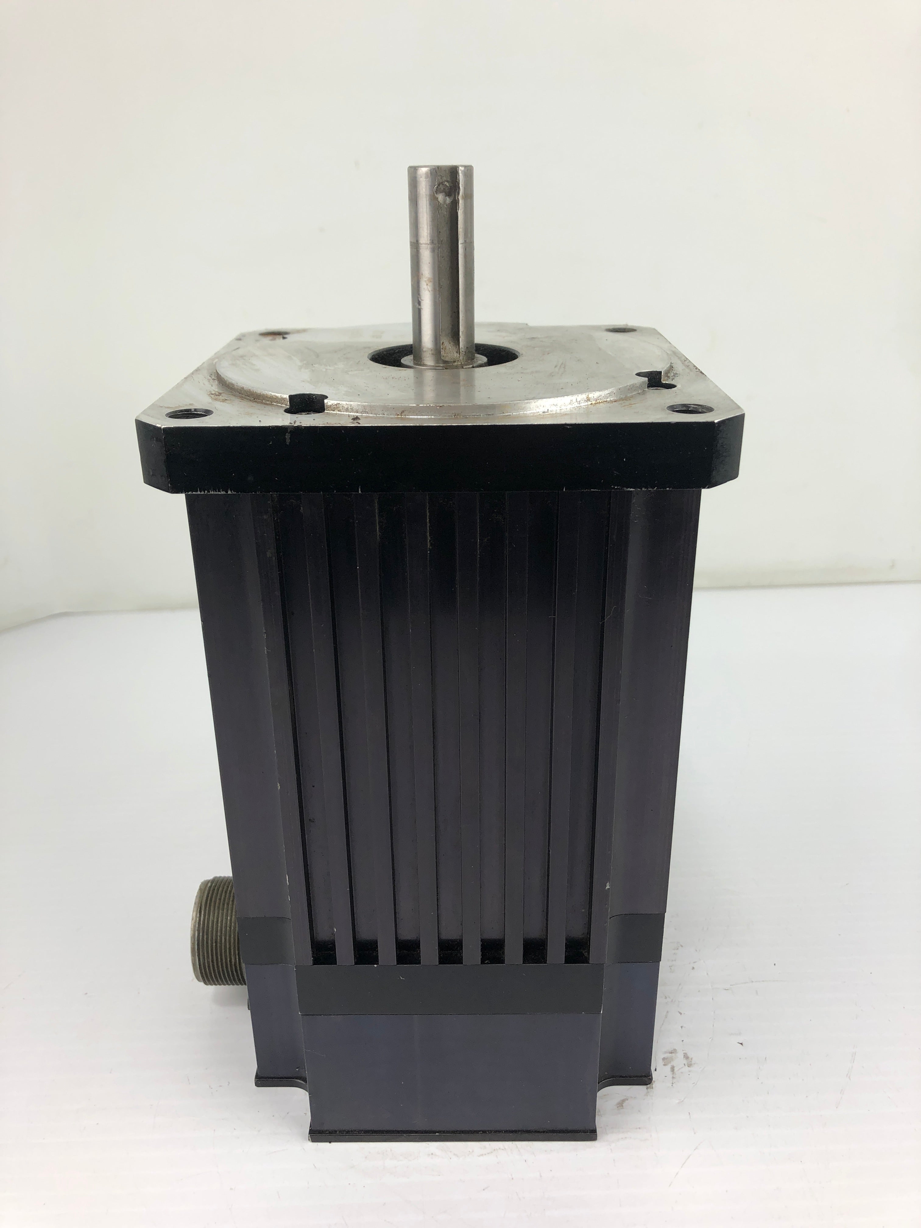Emerson DXE-430 Servo Motor 3000 RPM 861112-50 Rev A5