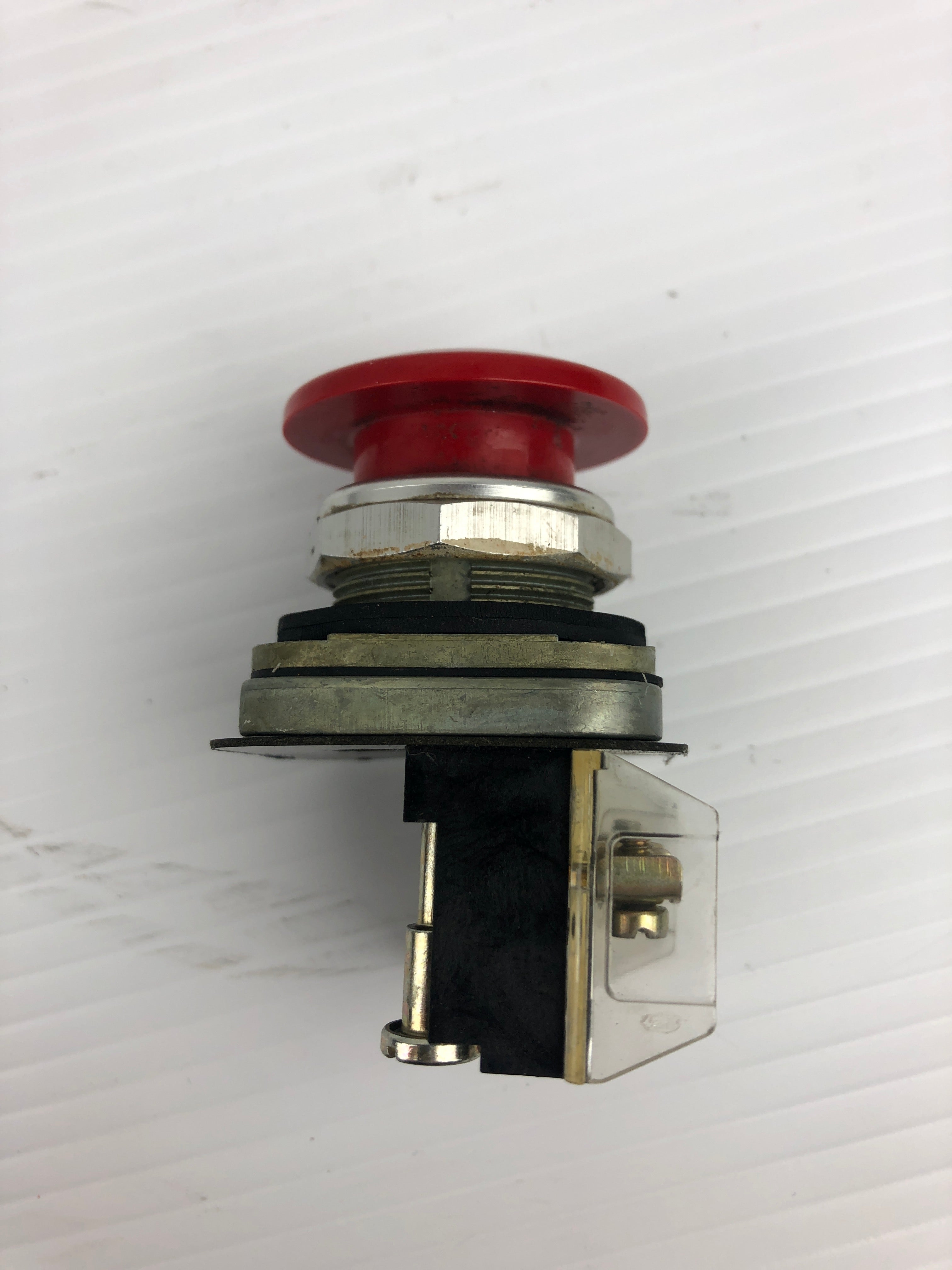 Allen Bradley 800T-XD2 Series D Push Button Red 800T-D Series T