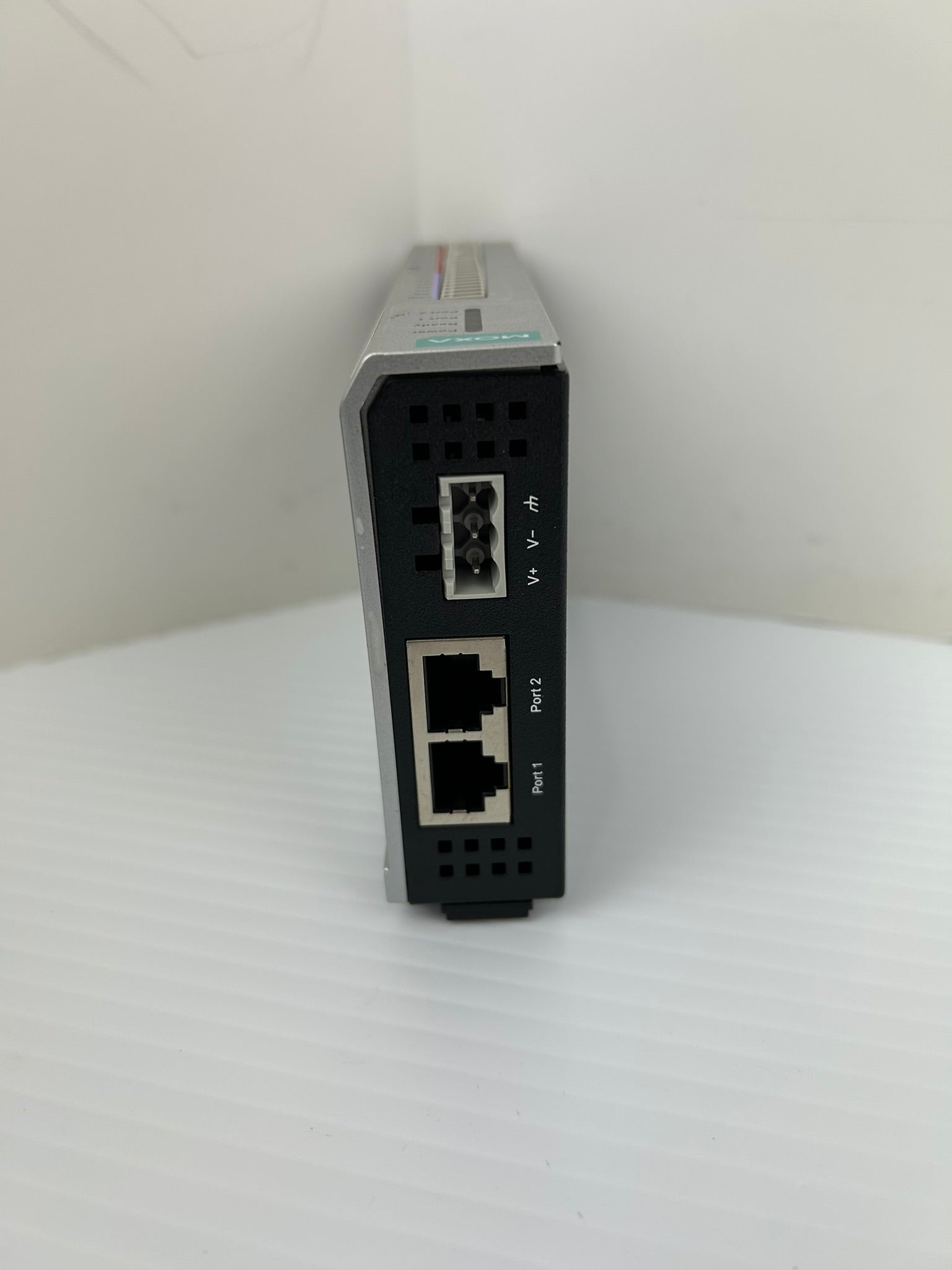 Moxa ioLogik E1214 Remote Ethernet Switch Rev 1.2.3 12-36VDC 400mA