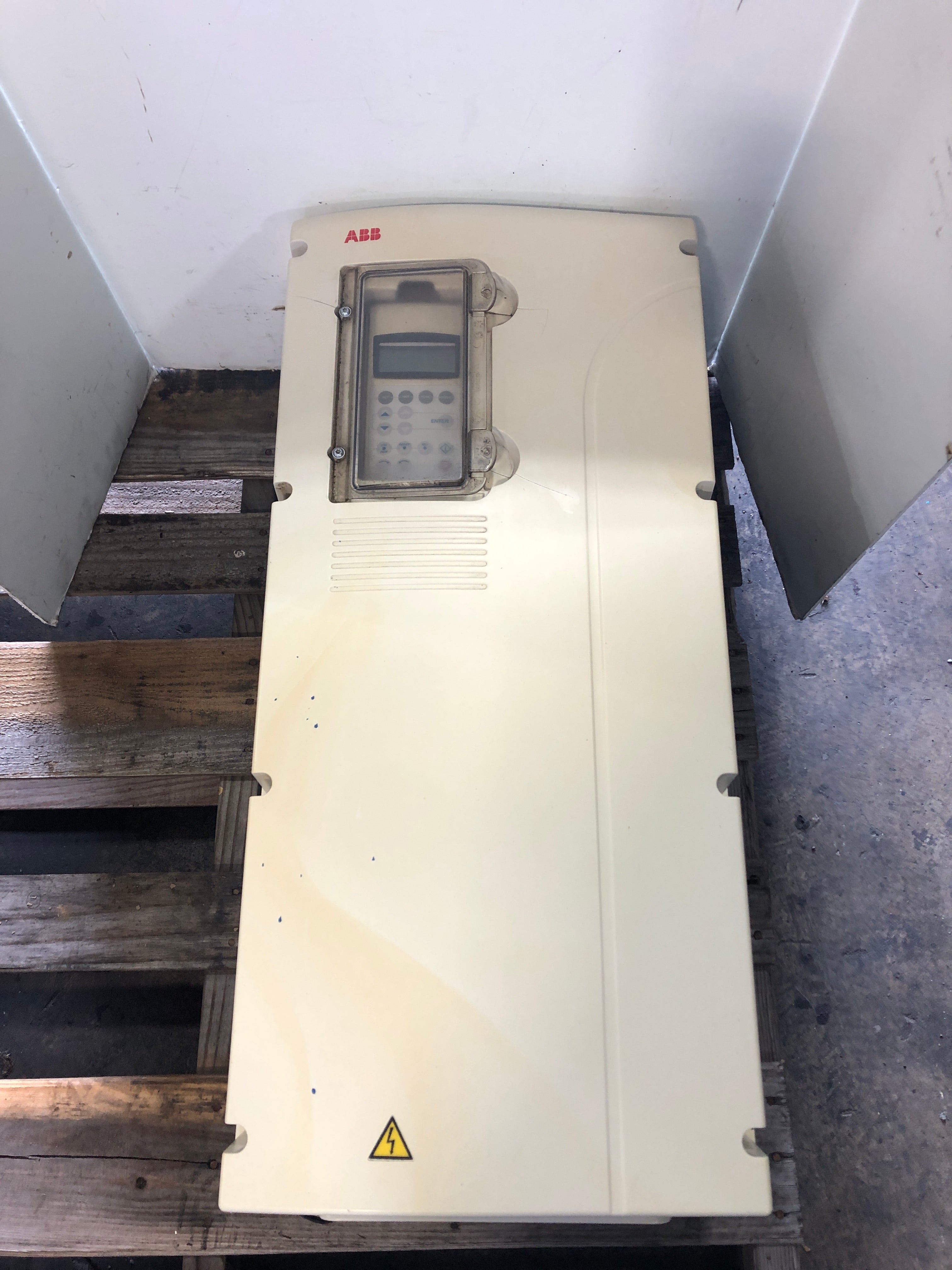 ABB ACS800-U1-0070-5+B056+P901 Drive 48-63Hz 380-500VAC 95A 75HP 3PH