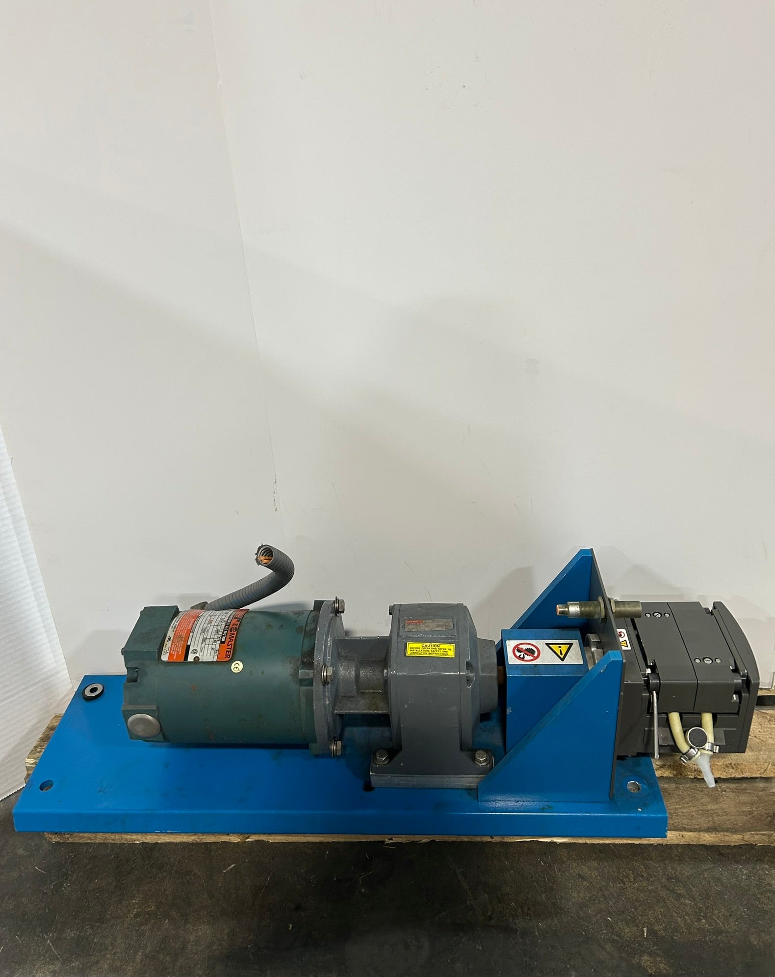 Reliance P56X3002S Duty Master AC Motor 1/3HP w/ Boston Gear F612B-8-B5 Gearbox