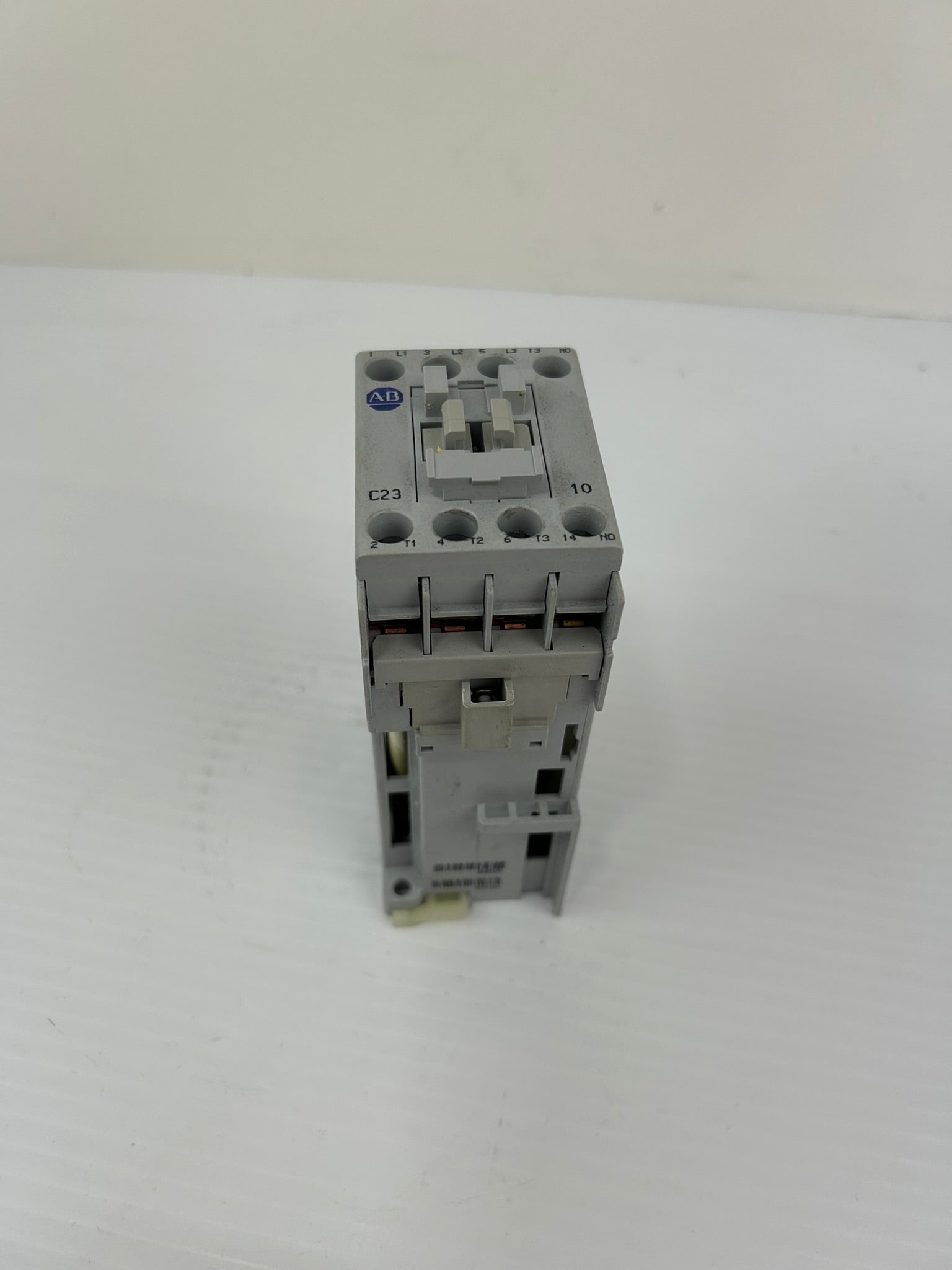 Allen-Bradley 100-C23D*10 Contactor Series C 690V 32A 3PH 8kV