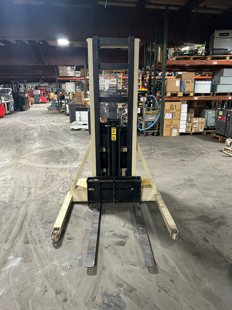 Crown 20MT Walkie Stacker Electric Pallet Jack Tugger Lift 2000 Lb. Cap. Type E